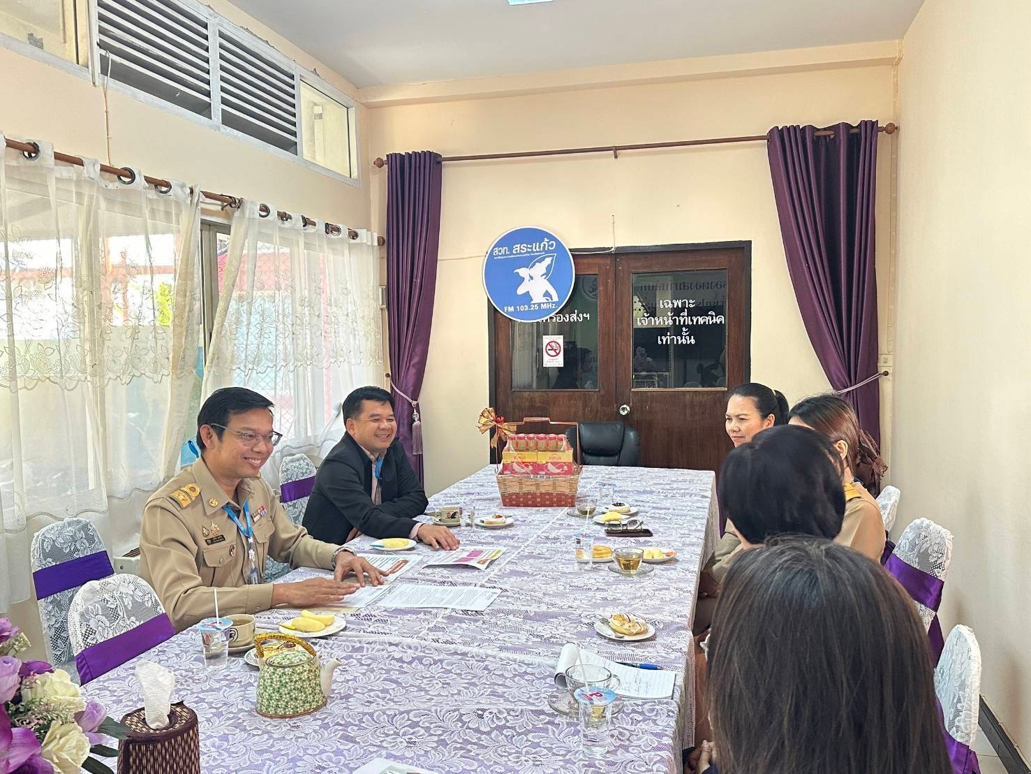 วันจันทร์ที่ ๑๓ มกราคม ๒๕๖๘ นายวุฒิชัย บุตรใส สรรพากรพื้นที่สระแก้ว พร้อมด้วย นายโยธิน จีนพวด ผู้ช่วยสรรพากรพื้นที่สระแก้ว นางอภิญญา มากเหลือ ผู้ช่วยสรรพากรพื้นที่สระแก้ว และนางสาวธนพร ดีพาชู นักวิชาการภาษีชำนาญการพิเศษ ได้เข้าพบ นางมุทิตา อิทธิผล ผู้อำนวยการสถานีวิทยุกระจายเสียงแห่งประเทศไทย จังหวัดสระแก้ว เพื่อหารือในการประชาสัมพันธ์ การยื่นแบบแสดงรายการภาษีเงินได้บุคคลธรรมดา ประจำปีภาษี ๒๕๖๗ 