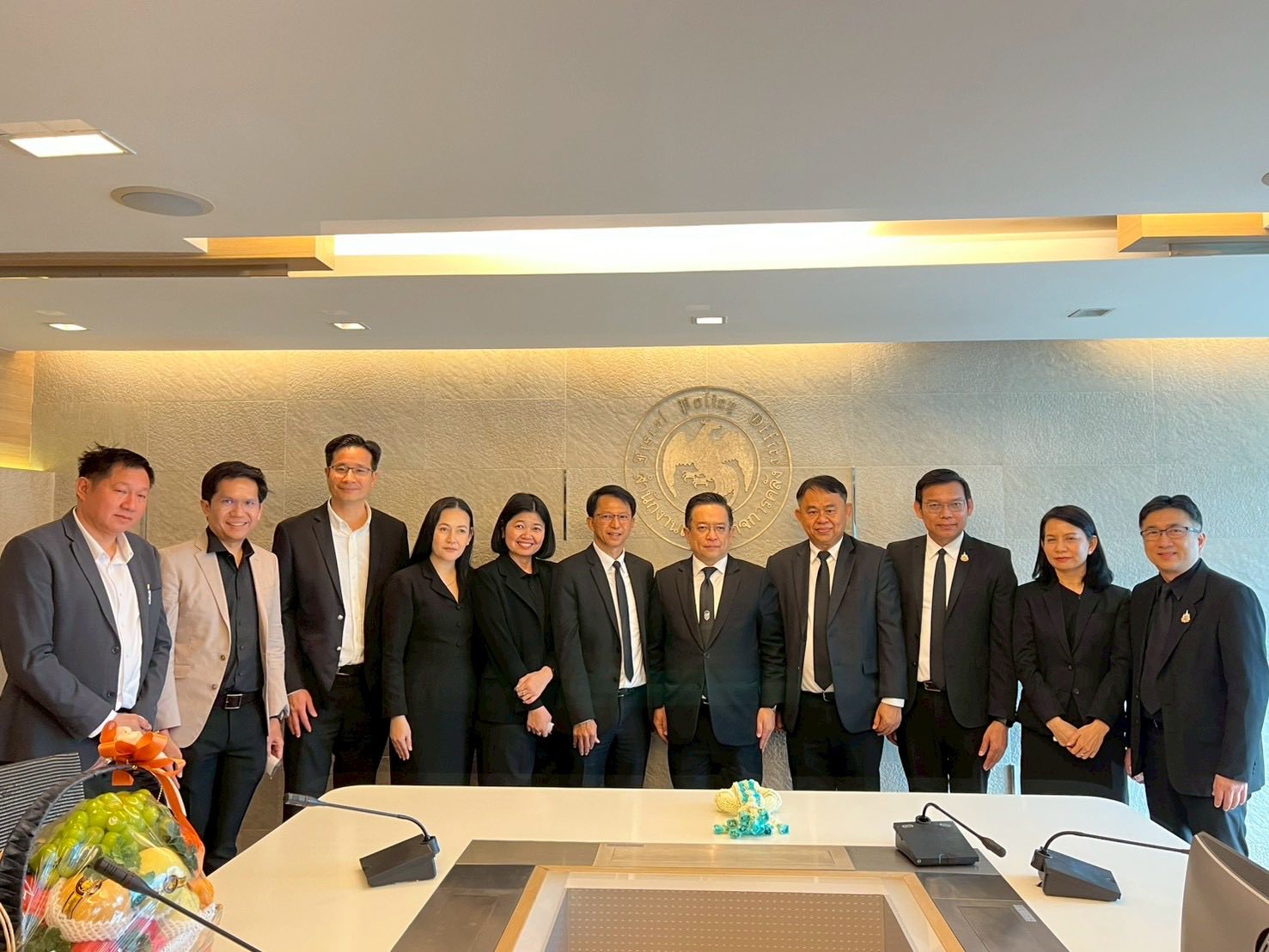 สำนักงานสรรพากรภาค 5 เข้าขอพรสวัสดีปีใหม่ พ.ศ 2569 ผู้บริหารระดับสูงกระทรวงการคลัง นายสมจินต์ นิเทศพัตรพงศ์ สรรพากรภาค 5 พร้อมด้วยสรรพากรพื้นที่ในสังกัด เข้าขอพรสวัสดีปีใหม่ พ.ศ.2569 ดร.เอกนิติ นิติทัณฑ์ประภาศ รองนายกรัฐมนตรีและรัฐมนตรีว่าการกระทรวงการคลัง และนายลวรณ แสงสนิท ปลัดกระทรวงการคลัง และผู้บริหารกระทรวงการคลัง ระหว่างวันที่ 13-14 มกราคม 2569 ณ กระทรวงการคลัง