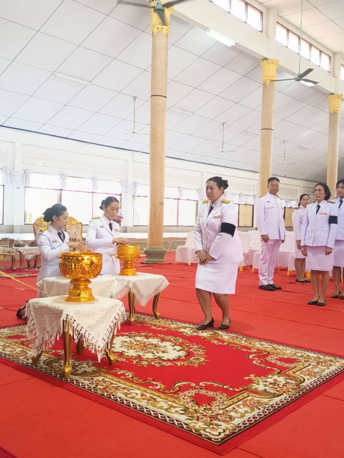 วันเสาร์ที่ 13 มิถุนายน 2569 เวลา 08.30 น. นายวุฒิชัย บุตรใส สรรพากรพื้นที่สระแก้ว  มอบหมายให้นางสาวมณีรัตน์ ดอกไม้ หัวหน้าส่วนแนะนำและตรวจสอบภาษีอากร (นต02)  พร้อมด้วยข้าราชการ และลูกจ้าง ร่วมพิธีถวายน้ำสรงพระศพ และลงนามถวายความอาลัยเบื้องหน้าพระรูป สมเด็จพระเจ้าลูกเธอ เจ้าฟ้าพัชรกิติยาภา นเรนทิราเทพยวดี  กรมหลวงราชสาริณีสิริพัชร มหาวัชรราชธิดา เพื่อเป็นการถวายความอาลัย และน้อมรำลึกในพระมหากรุณาธิคุณอันหาที่สุดมิได้  ณ วัดสระแก้ว พระอารามหลวง อำเภอเมืองสระแก้ว จังหวัดสระแก้ว  โดยมีนายปริญญา โพธิสัตย์ ผู้ว่าราชการจังหวัดสระแก้ว เป็นประธานในพิธี