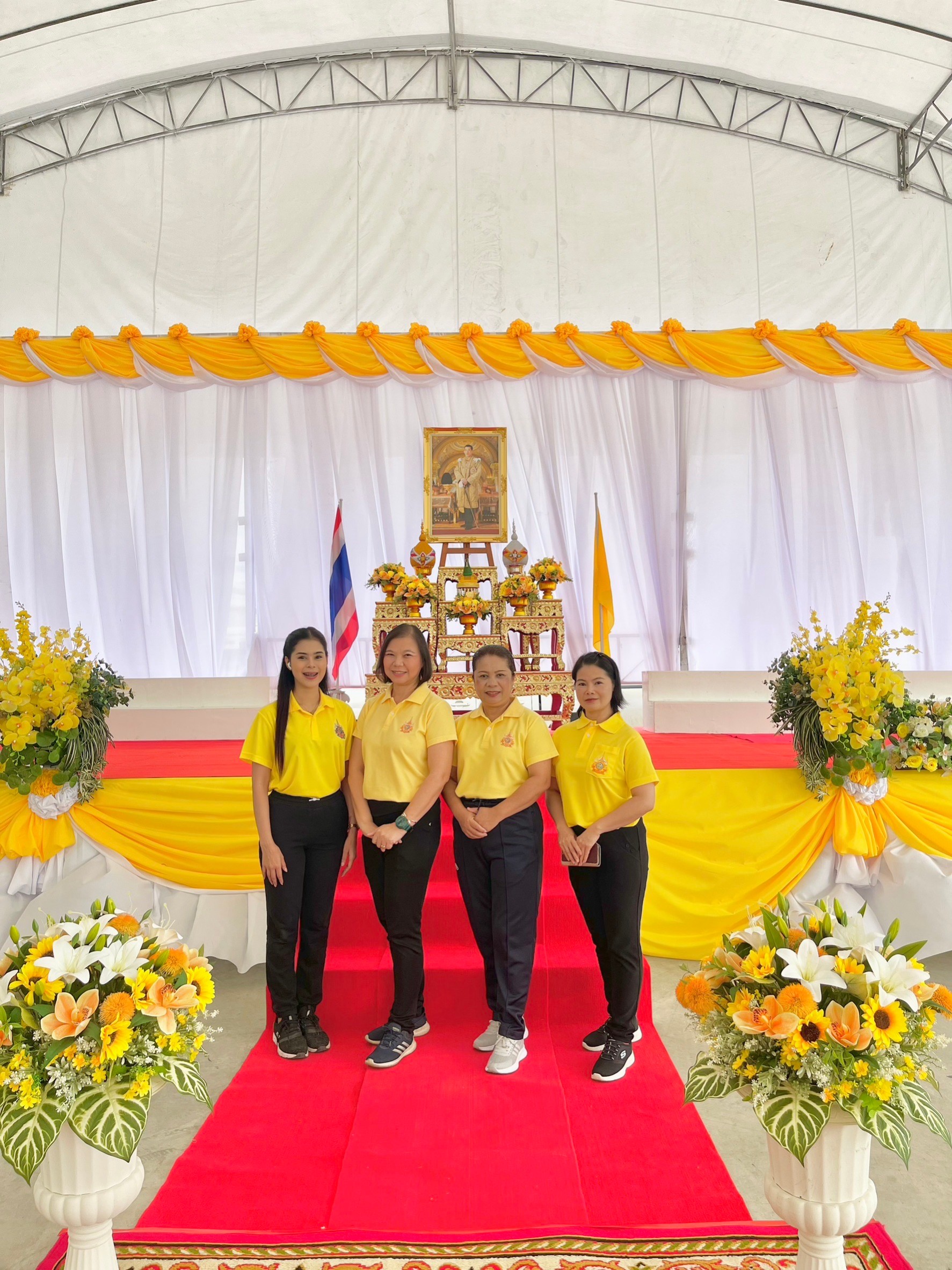 สรรพากรพื้นที่สมุทรปราการ 2  มอบให้  นางสาวอุษา  เกตรัตนัง นักวิชาการสรรพากรชำนาญการพิเศษ และเจ้าหน้าที่ในสังกัด  เข้าร่วมกิจกรรมเดิน วิ่ง ปั่น ธงตราสัญลักษณ์งานเฉลิมพระเกียรติ พระบาทสมเด็จพระเจ้าอยู่หัว เนื่องในโอกาสพระราชพิธีมหามงคลเฉลิมพระชนมพรรษา  6 รอบ