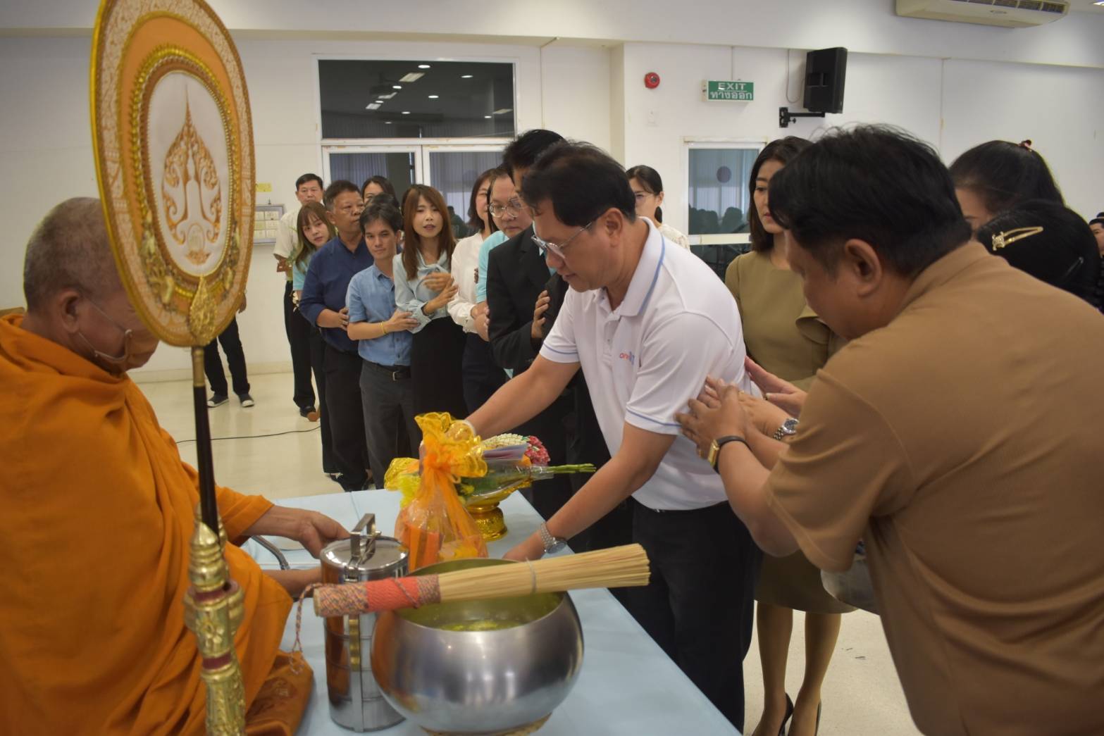 จัดกิจกรรม 1เดือนเกิด 1 สังฆทาน ให้กับข้าราชการ และลูกจ้าง ที่เกิดเดือนตุลาคม และเดือนพฤศจิกายน เพื่อนเป็นศิริมงคลแก่ข้าราชการ และลูกจ้างที่เกิดเดือนตุลาคมและเดือนพฤศจิกายน 