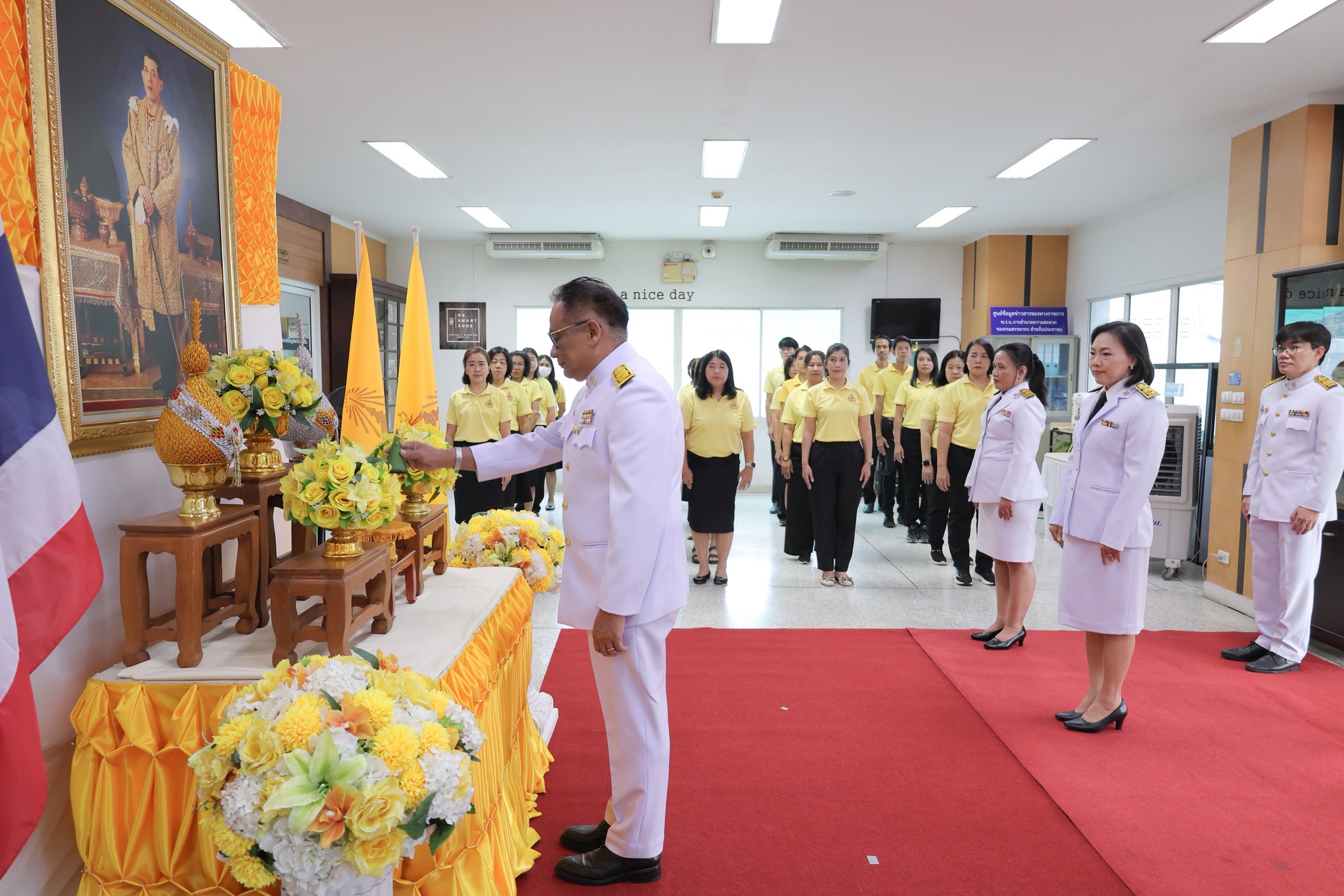 สำนักงานสรรพากรภาค 6 จัดพิธีถวายพระพรชัยมงคลและกล่าวคำถวายสัตย์ปฏิญาณ เพื่อเป็นข้าราชการที่ดีและพลังของแผ่นดิน ประจำปี 2568 เนื่องในโอกาสวันเฉลิมพระชนมพรรษา พระบาทสมเด็จพระปรเมนทรรามาธิบดีศรีสินทร มหาวชิราลงกรณ พระวชิรเกล้าเจ้าอยู่หัว นำโดย นายจักราวุธ เพชร์แก้ว สรรพากรภาค 6 ผู้บริหาร ข้าราชการ และเจ้าหน้าที่สังกัดสำนักงานสรรพากรภาค 6