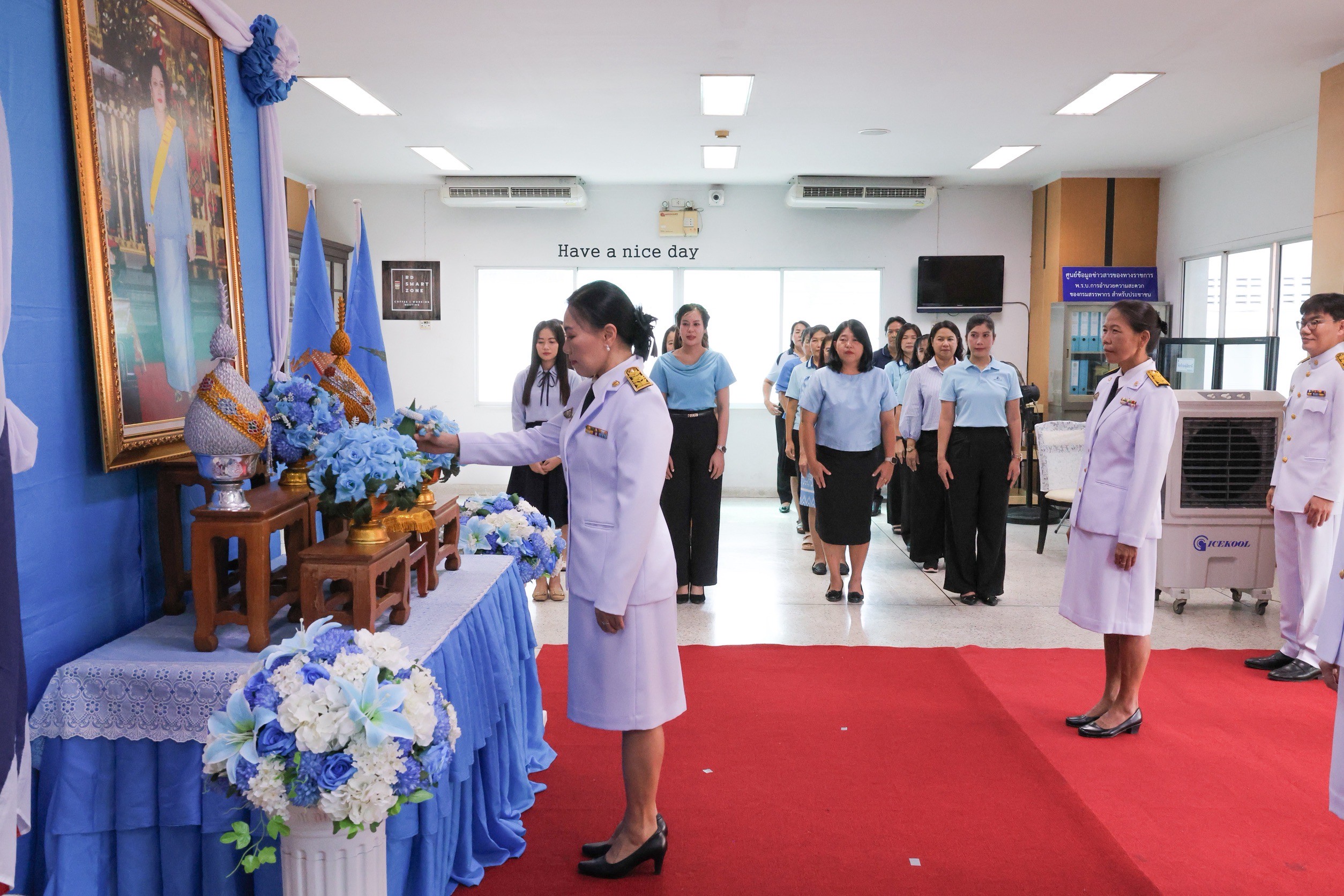 สำนักงานสรรพากรภาค 6 จัดพิธีเฉลิมพระเกียรติสมเด็จพระนางเจ้าสิริกิติ์ พระบรมราชินีนาถ พระบรมราชชนนีพันปีหลวง เนื่องในโอกาสวันเฉลิมพระชนมพรรษา 12 สิงหาคม 2568 โดย นายจักราวุธ เพชร์แก้ว สรรพากรภาค 6 มอบหมายให้ นางสาววรินทร วงษ์มา ผูู้ช่วยสรรพากรภาค 6 เป็นประธานในพิธีลงนามถวายพระพรชัยมงคลเฉลิมพระเกียรติ พระนางเจ้าสิริกิติ์ พระบรมราชินีนาถ พระบรมราชชนนีพันปีหลวง เนื่องในโอกาสวันเฉลิมพระชนมพรรษา 12 สิงหาคม 2568 โดยมีคณะผู้บริหาร ข้าราชการและเจ้าหน้าที่ในสังกัดร่วมในพิธี