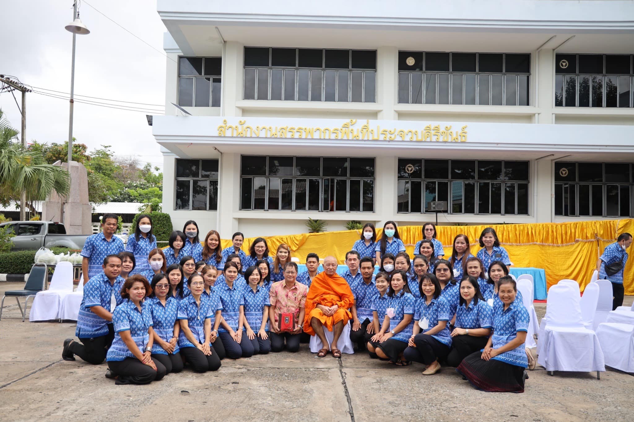 สำนักงานสรรพากรพื้นที่ประจวบคีรีขันธ์ จัดพิธีเจริญพระพุทธมนต์ และเปิดป้ายสำนักงานฯ 