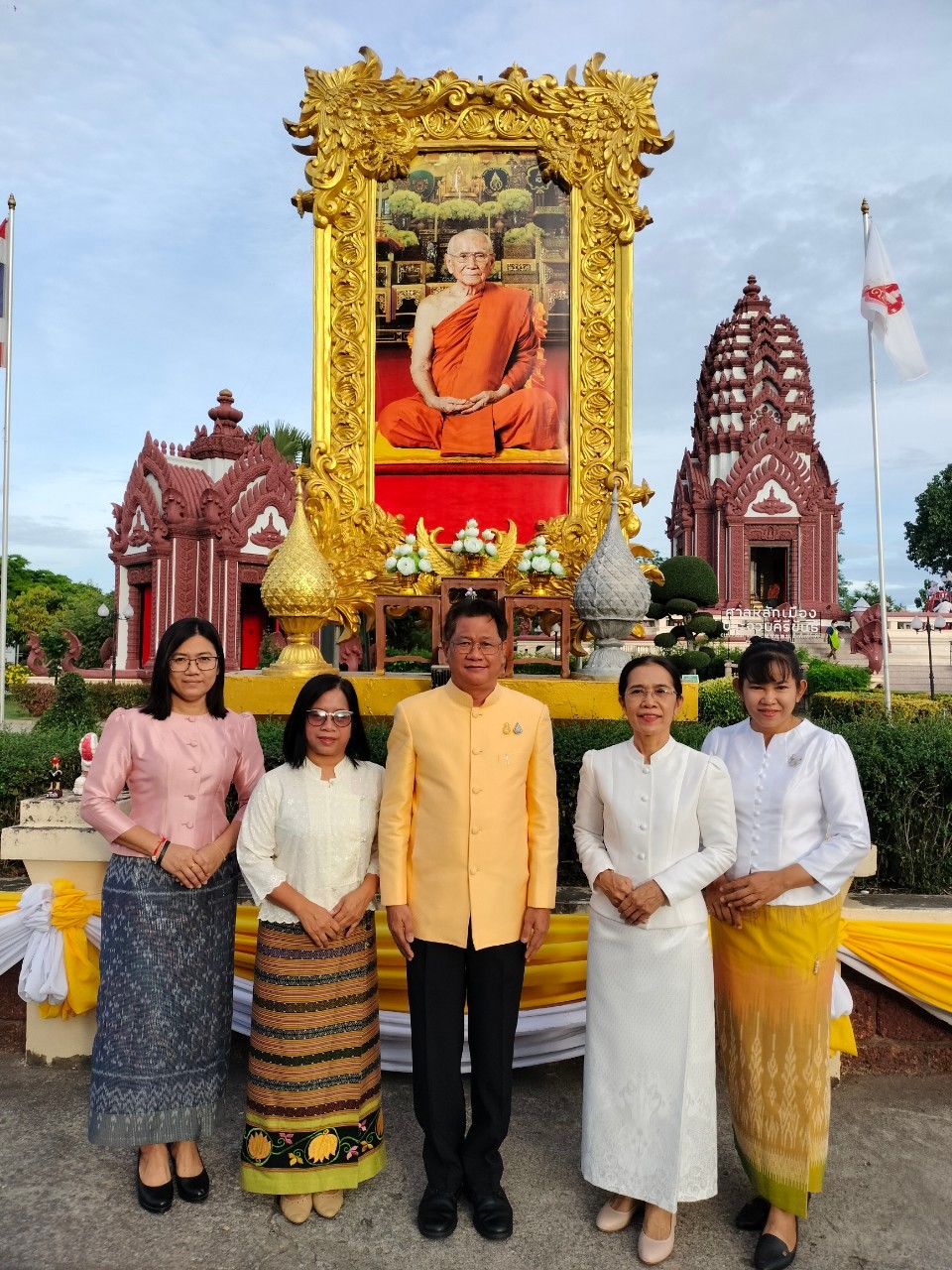 พิธีทำบุญตักบาตรถวายพระกุศล งานฉลองพระชนมายุ ๘ รอบ ๙๖ พรรษา สมเด็จพระอริยวงศาคตญาณ สมเด็จพระสังฆราช สกลมหาสังฆปริณายก 