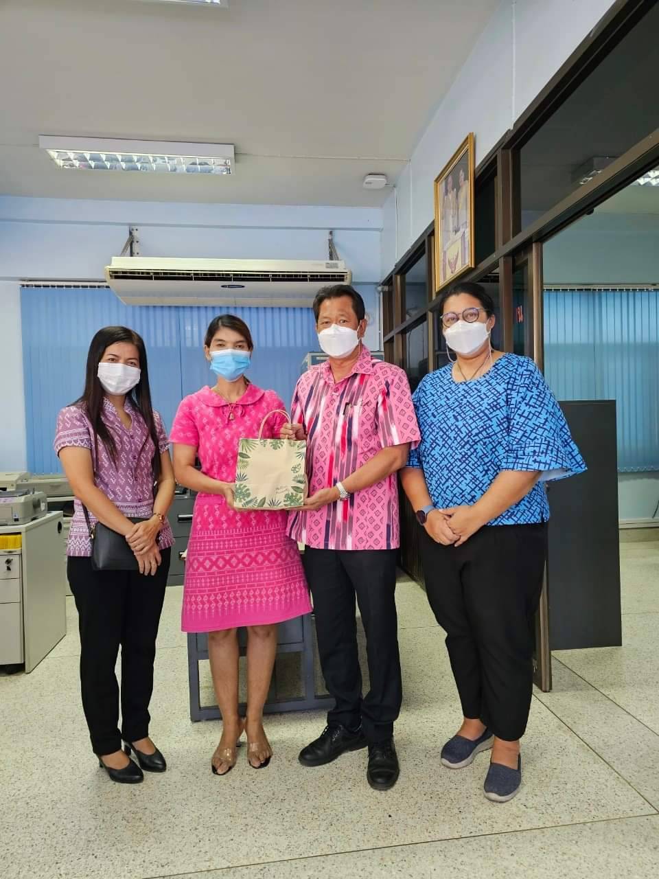 ตรวจเยี่ยมและให้กำลังใจเจ้าหน้าที่ผู้ปฏิบัติงานการให้บริการแก่ประชาชนผู้เสียภาษีในช่วงระยะเวลาของการยื่นแบบแสดงรายการภาษีเงินได้บุคคลธรรมดา(ภ.ง.ด.90/ภ.ง.ด.91) ประจำปีภาษี 2565