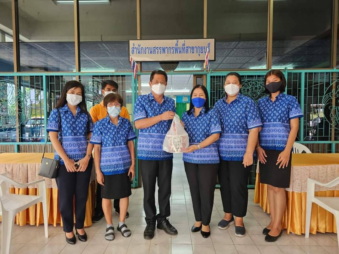 ตรวจเยี่ยมและให้กำลังใจเจ้าหน้าที่ผู้ปฏิบัติงานการให้บริการแก่ประชาชนผู้เสียภาษีในช่วงระยะเวลาของการยื่นแบบแสดงรายการภาษีเงินได้บุคคลธรรมดา(ภ.ง.ด.90/ภ.ง.ด.91) ประจำปีภาษี 2565 พร้อมกำชับเจ้าหน้าที่ในเรื่องของการให้บริการและอำนวยความสะดวกแก่ผู้เสียภาษี ณ ส