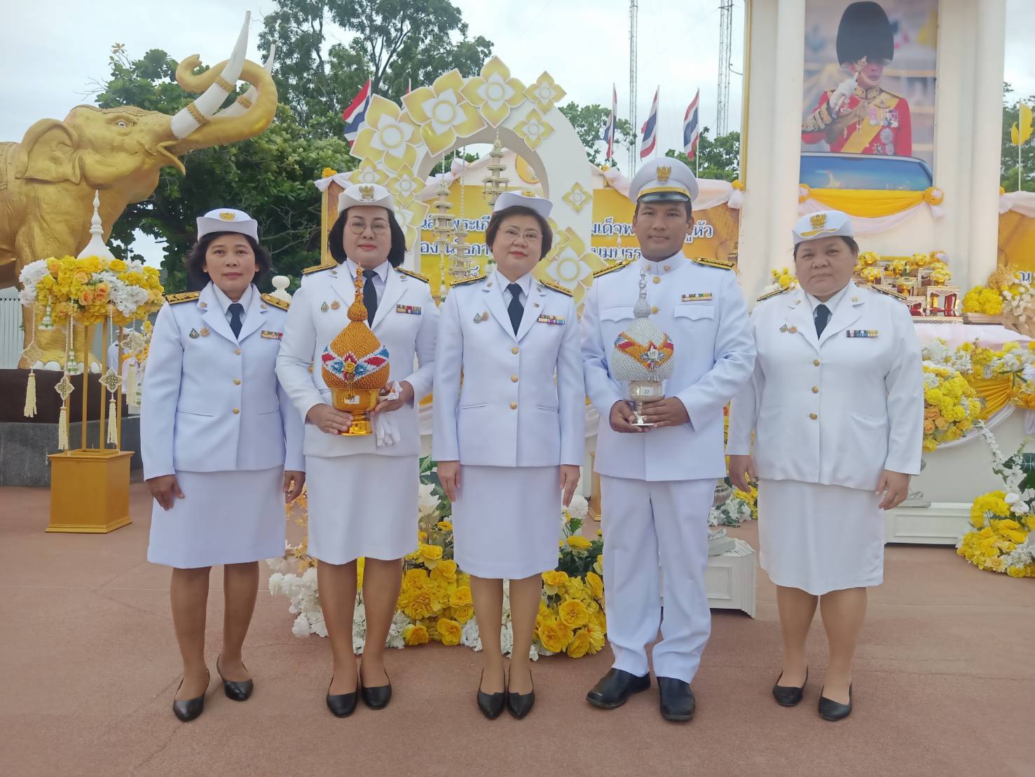 พิธีถวายเครื่องราชสักการะและถวายพานพุ่มและพิธีจุดเทียนถวายพระพรชัยมงคล เนื่องในโอกาสวันเฉลิมพระชนมพรรษา