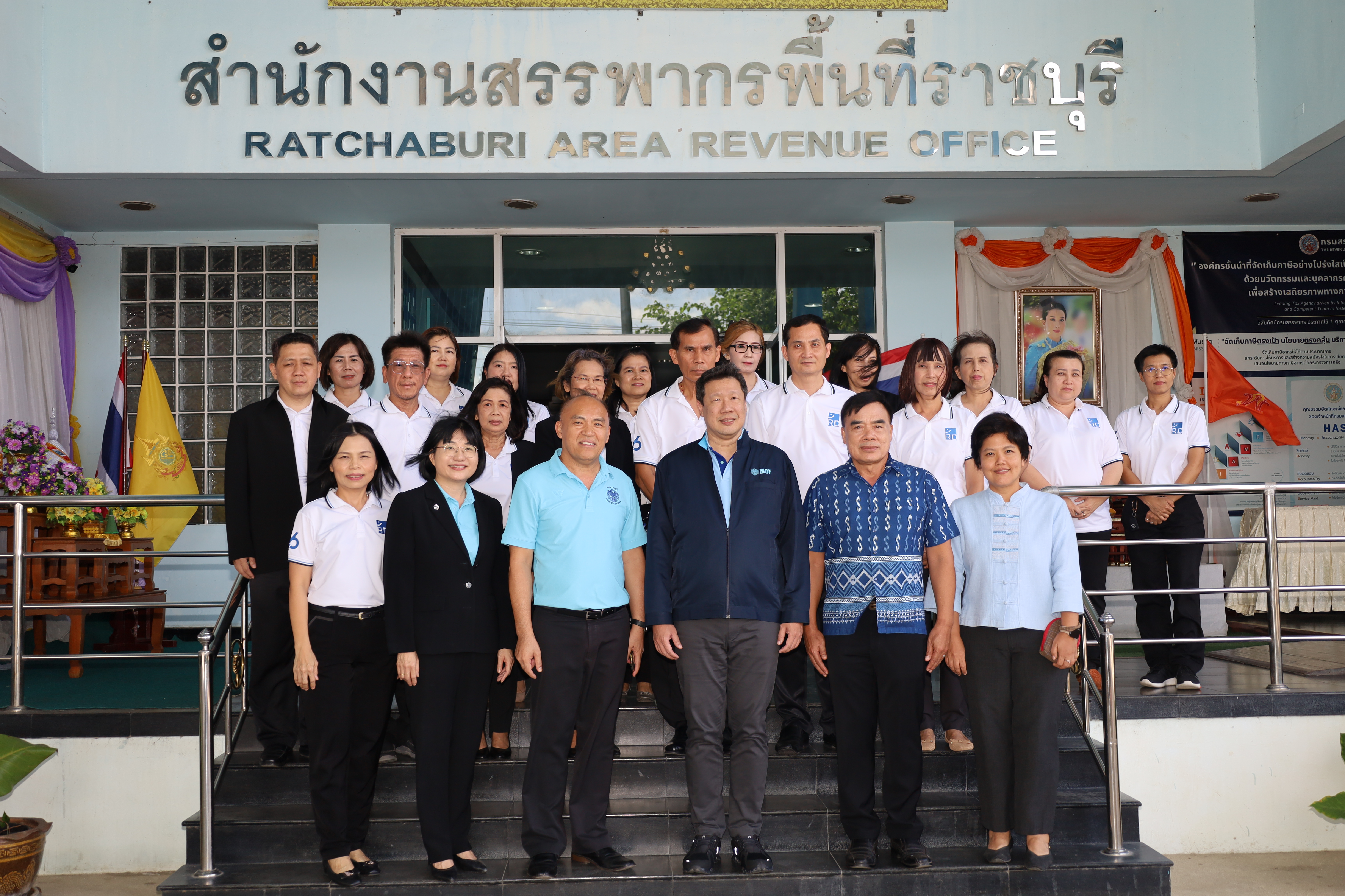 นายธีรลักษณ์ แสงสนิท ผู้ตรวจราชการกระทรวงการคลังและคณะ เข้าตรวจเยี่ยม การปฏิบัติงานของเจ้าหน้าที่ ในสังกัดสำนักงานสรรพากรพื้นที่ราชบุรี