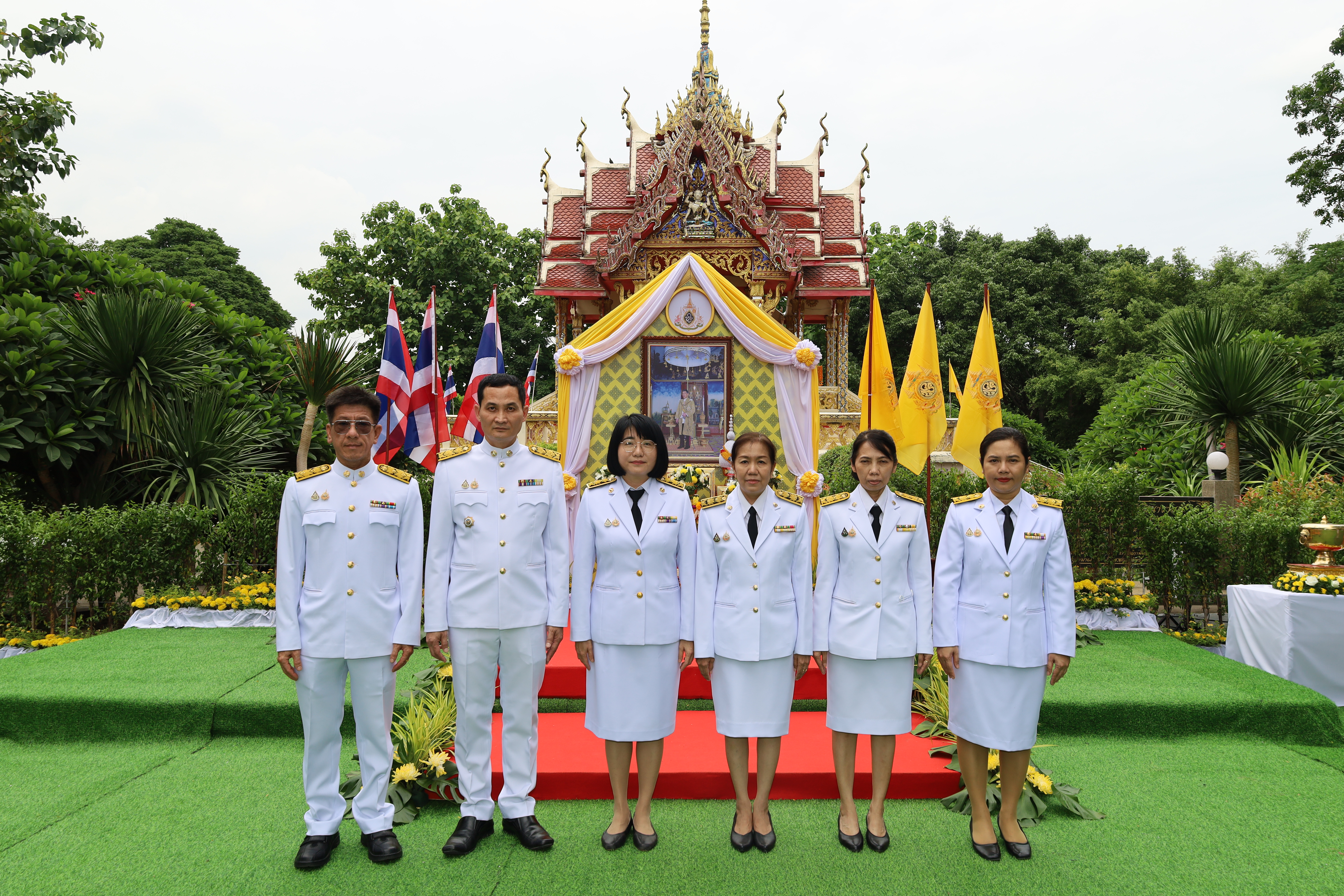 นางสาวปัทมา วงศ์วัชรัตน์ สรรพากรพื้นที่ราชบุรี พร้อมด้วยคณะผู้บริหาร ในสังกัดสำนักงานสรรพากรพื้นที่ราชบุรี เข้าร่วมพิธีพลีกรรมตักน้ำศักดิ์สิทธิ์จากแหล่งน้ำศักดิ์สิทธิ์ 