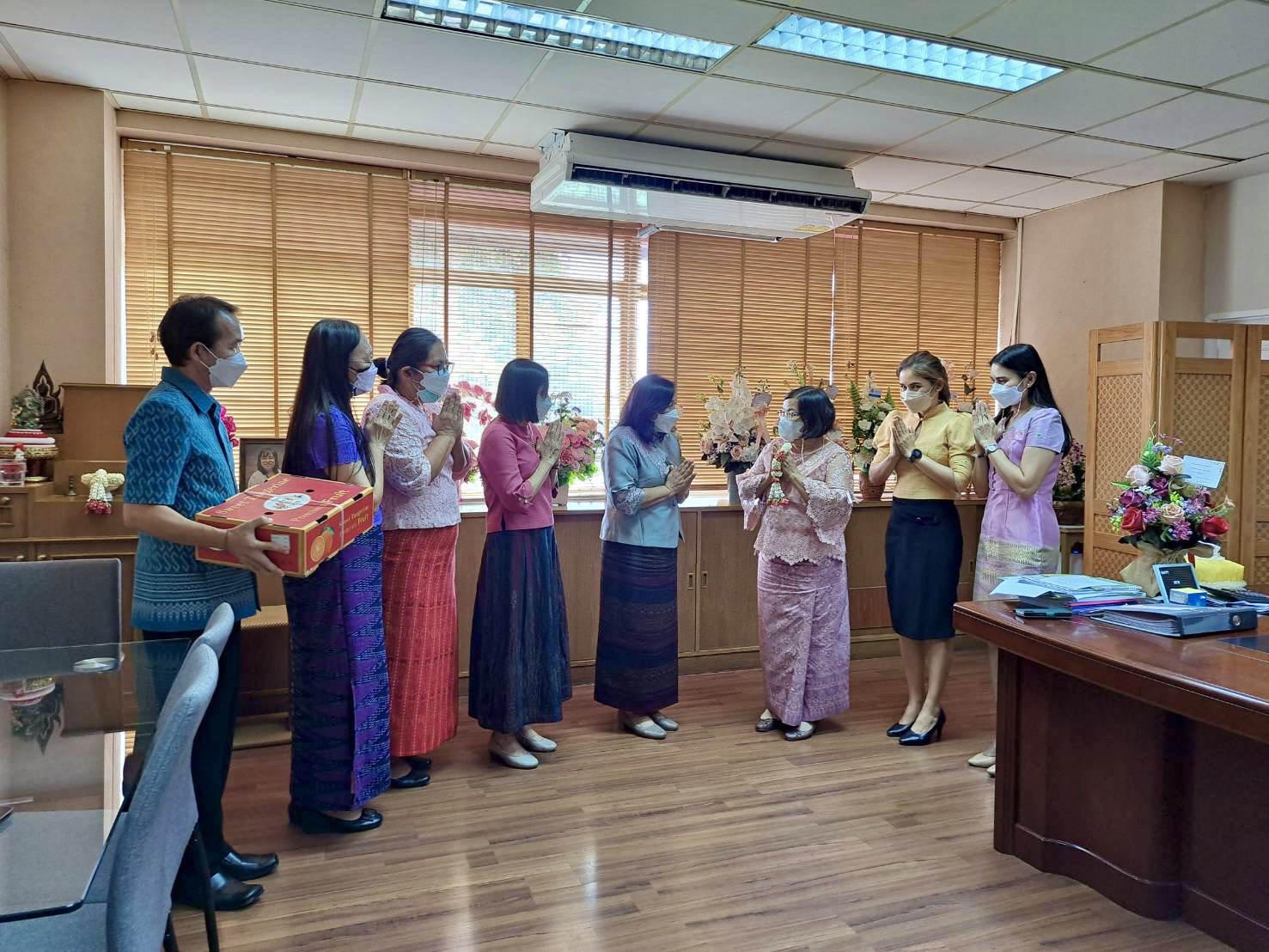 นำคณะผู้บริหารเข้าพบเพื่อขอพรจาก ท่านชุลีวรรณ  แสวงสุข (สรรพากรภาค ๗)