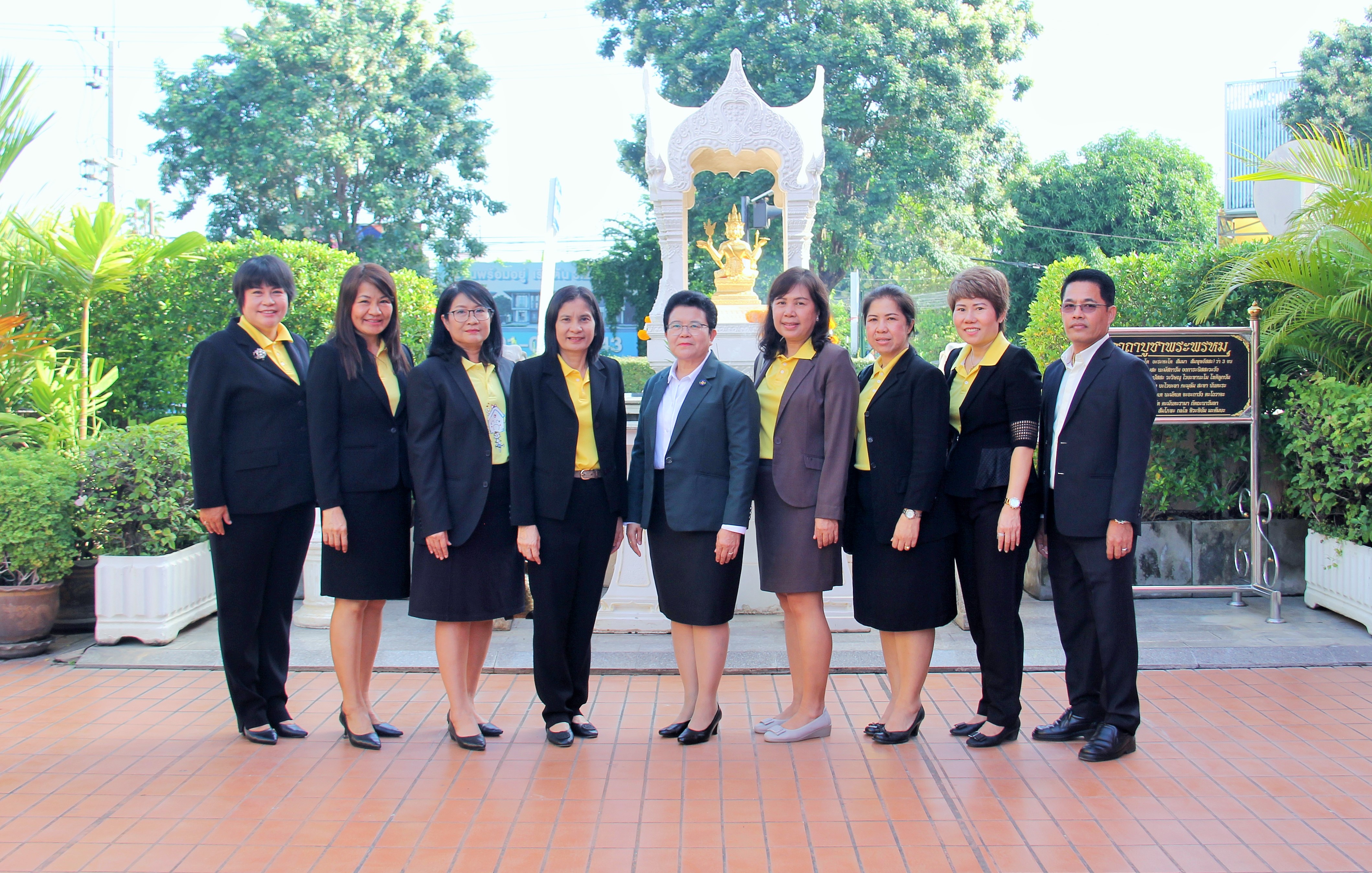 ร่วมต้อนรับและแสดงความยินดีกับท่านพรทิพย์ เสนะโห เนื่องในโอกาสย้ายมาดำรงตำแหน่งสรรพากรภาค 7 เมื่อวันจันทร์ที่ 30 ตุลาคม 2566