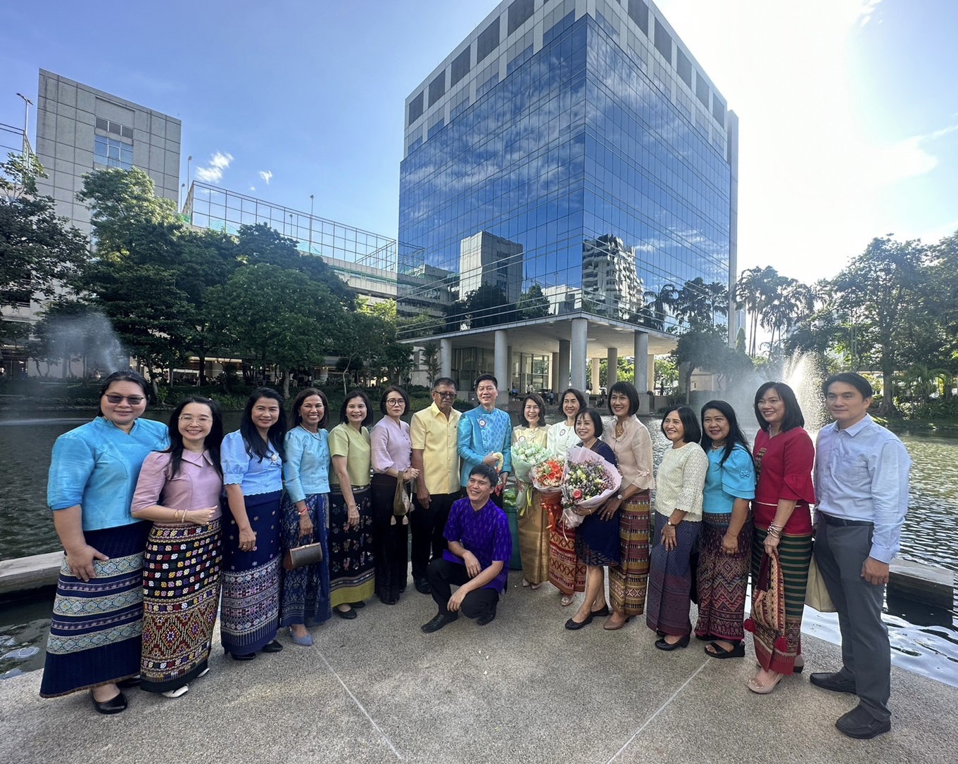 ร่วมงานวันคล้ายวันสถาปนากรมสรรพากรครบรอบปีที่ 108 และร่วมพิธีสักการะสิ่งศักดิ์สิทธิ์ประจำกรมสรรพากร พิธีทางศาสนาเจริญพระพุทธมนต์ พิธีเบิกเนตรรูปหล่อพระอุเทนทราธิราชดีดพิณ พิธีมอบของที่ระลึกแก่ผู้เกษียณอายุราชการ ข้าราชการตัวอย่าง ข้าราชการผู้มีความซื่อสัตย์สุจริต 