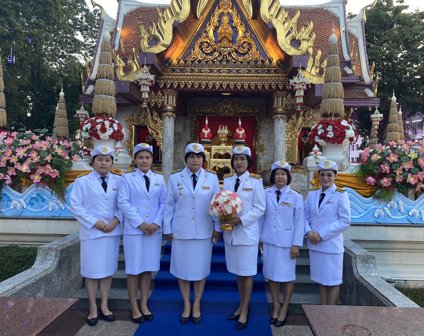  ร่วมพิธีวางพานพุ่มดอกไม้สดถวายราชสักการะเนื่องในวันสมเด็จพระเจ้าตากสินมหาราชและพิธีบวงสรวงดวงพระวิญญาณสมเด็จพระเจ้าตากสินมหาราช ณ มณฑลพิธีบริเวณศาลสมเด็จพระเจ้าตากสินมหาราช
