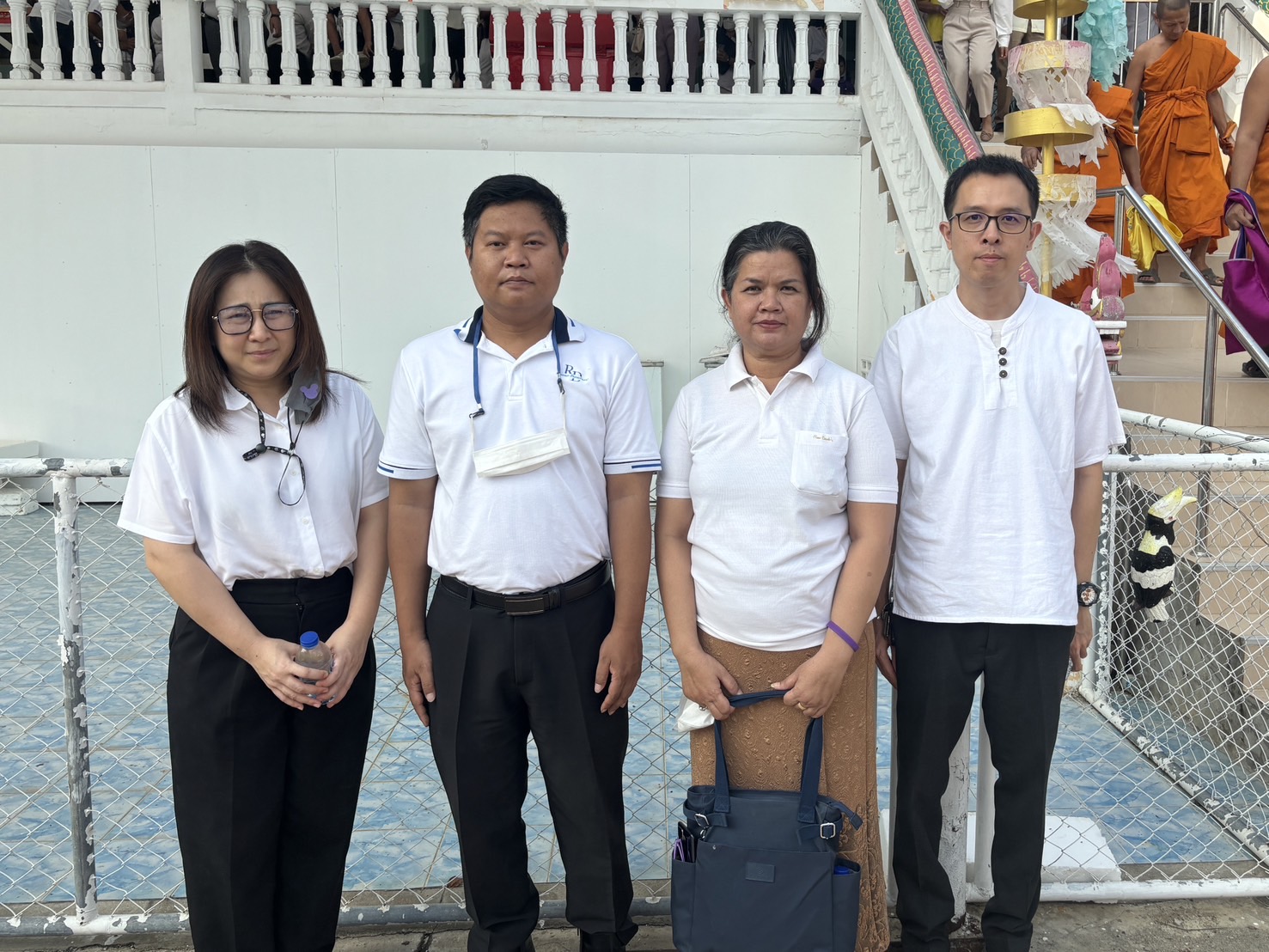 ร่วมพิธีเจริญพระพุทธมนต์เฉลิมพระเกียรติถวายพระพรชัยมงคลแด่ พระบาทสมเด็จพระเจ้าอยู่หัว