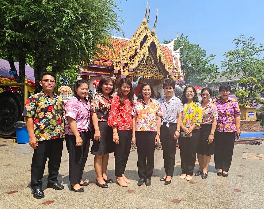 สรรพากรพื้นที่ตาก พร้อมด้วยคณะผู้บริหาร สักการะสิ่งศักดิ์สิทธิ์และสรงน้ำสมเด็จพระเจ้าตากสินมหาราช เนื่องในวันคล้ายวันพระราชสมภพสมเด็จพระเจ้าตากสินมหาราช