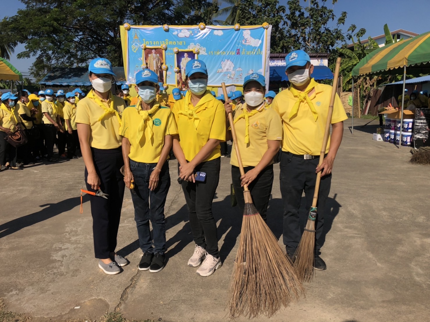 สำนักงานสรรพากรพื้นที่อุตรดิตถ์ เข้าร่วมกิจกรรมจิตอาสาบำเพ็ญสาธารณประโยชน์และบำเพ็ญสาธารณกุศล เนื่องในวันคล้ายวัน พระบรมราชสมภพ ของพระบาทสมเด็จพระบรมชนกาธิเบศร มหาภูมิพลอดุลยเดชมหาราช บรมนาถบพิตร 5 ธันวาคม 2565