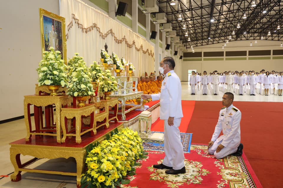 สำนักงานสรรพากรพื้นที่เชียงราย ร่วมพิธีเจริญพระพุทธมนต์และพิธีทำบุญตักบาตรถวายพระราชกุศล และพิธีถวายพานพุ่มดอกไม้ถวายราชสักการะ