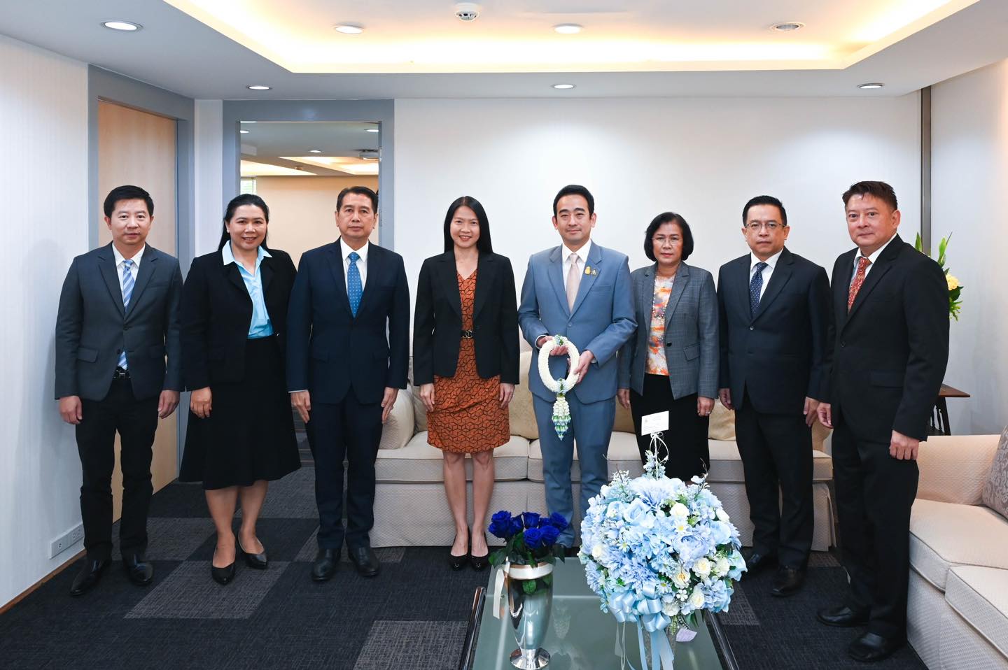 กรมสรรพากรร่วมแสดงความยินดีกับรัฐมนตรีช่วยว่าการกระทรวงการคลังเนื่องในโอกาสเข้ารับตำแหน่ง