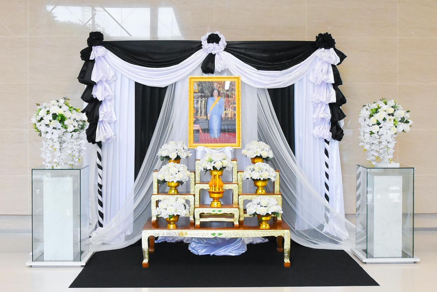 กรมสรรพากรจัดพิธีลงนามถวายความอาลัย สมเด็จพระนางเจ้าสิริกิติ์ พระบรมราชินีนาถ พระบรมราชชนนีพันปีหลวง