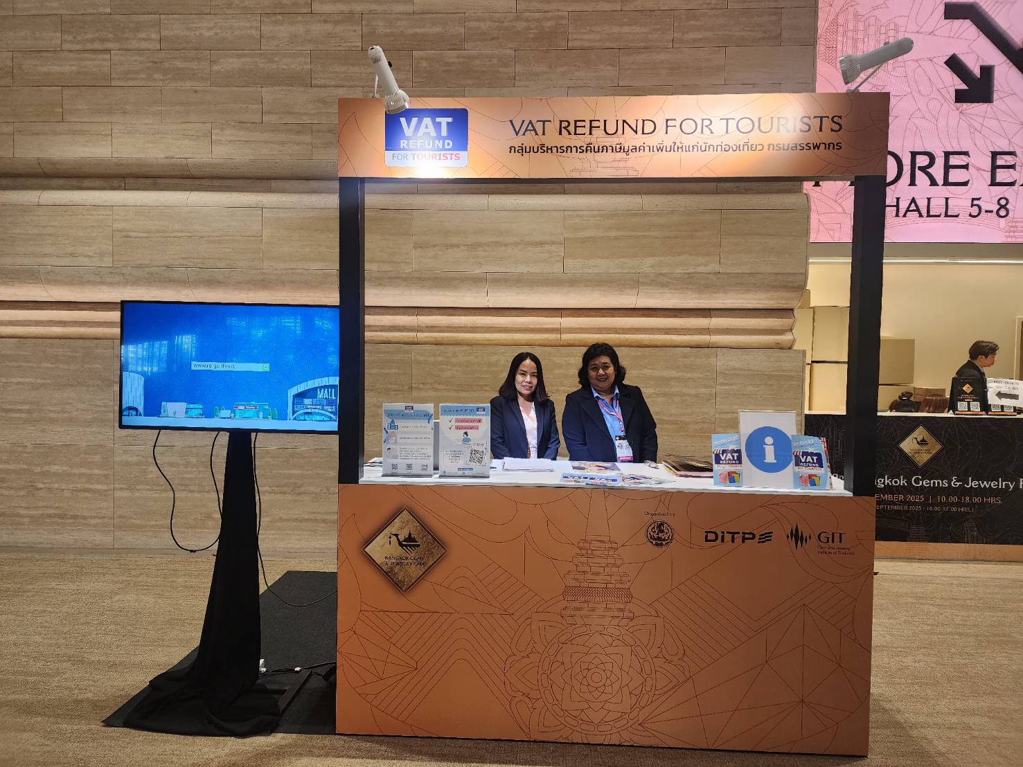 กลุ่มบริหารการคืนภาษีมูลค่าเพิ่มให้แก่นักท่องเที่ยว กรมสรรพากร  ได้เข้าร่วมงานจัดแสดงสินค้าอัญมณีและเครื่องประดับครั้งที่ 72 (The 72 Bangkok Gems and Jewelry Fair)