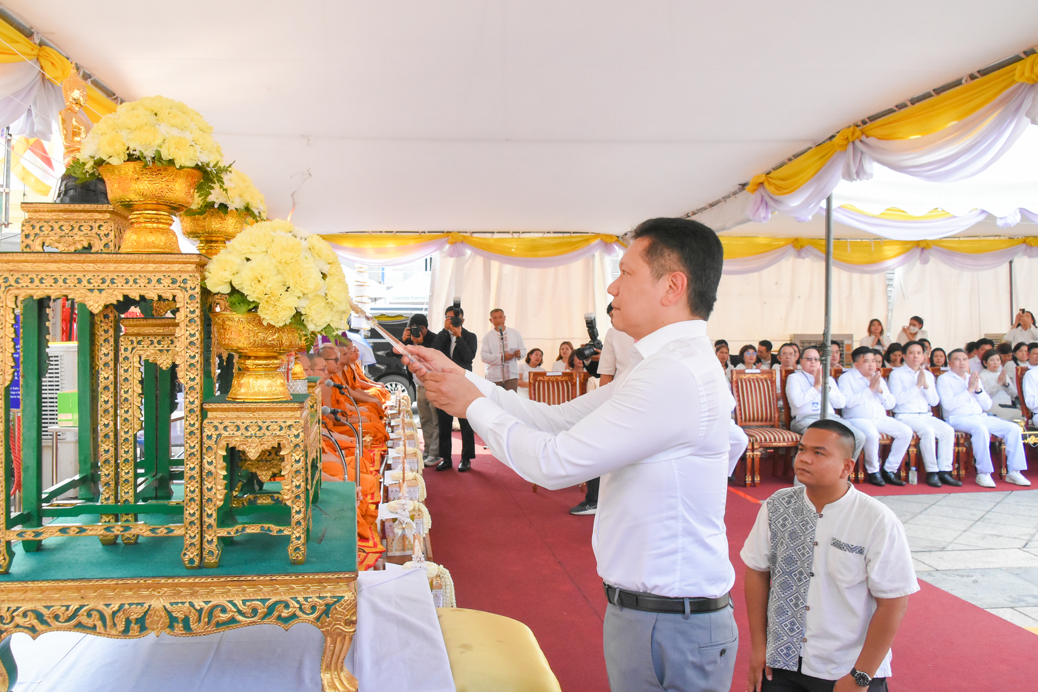 กรมสรรพากรร่วมพิธีเทชนวนเพื่อจัดสร้างพระคลัง ในพระคลังมหาสมบัติ ของกระทรวงการคลัง