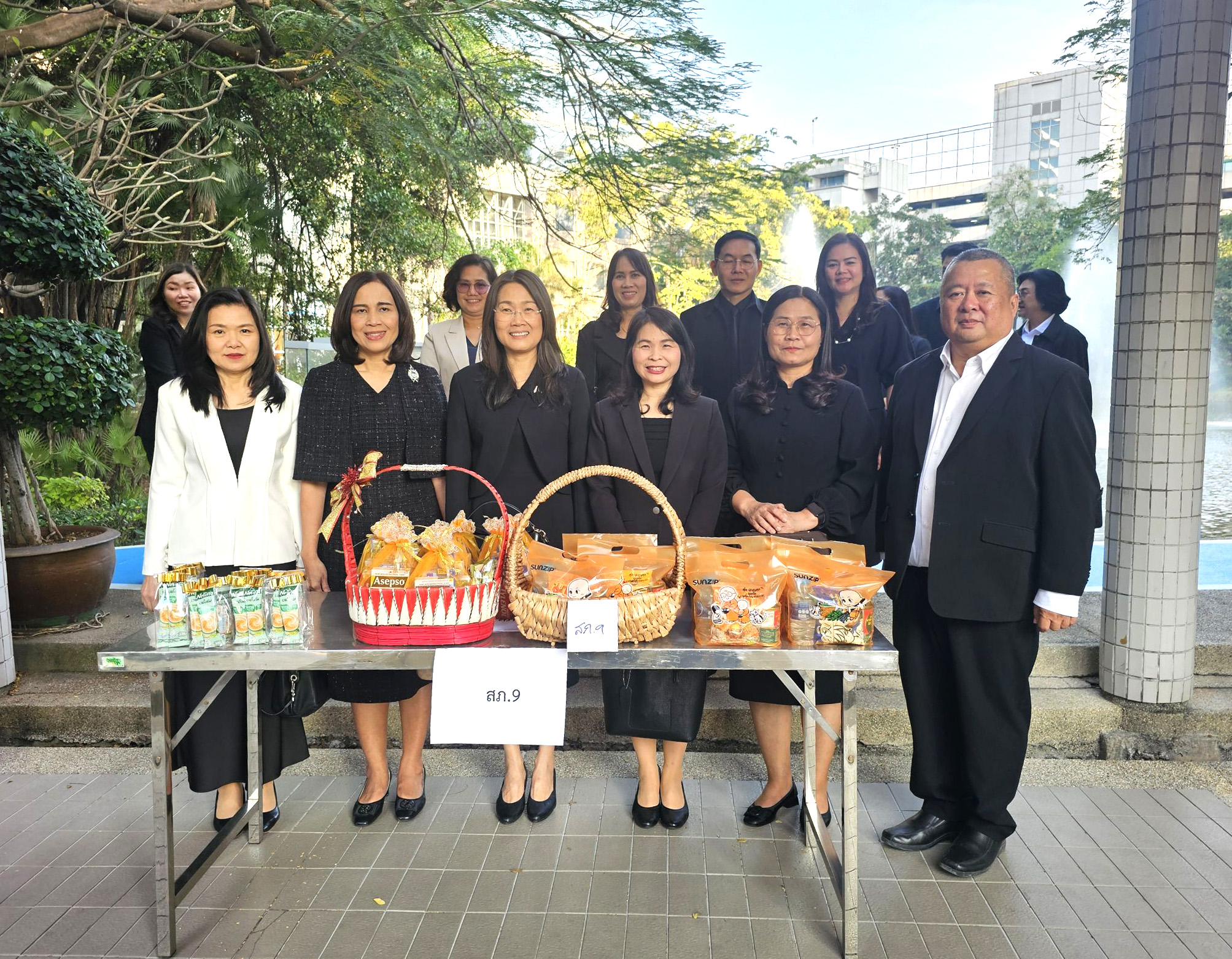 นางสาวลักขณา ต่อพล สรรพากรภาค 9 พร้อมด้วยสรรพากรพื้นที่และข้าราชการในสังกัด ร่วมพิธีทำบุญตักบาตรเนื่องในเทศกาลปีใหม่ 2569