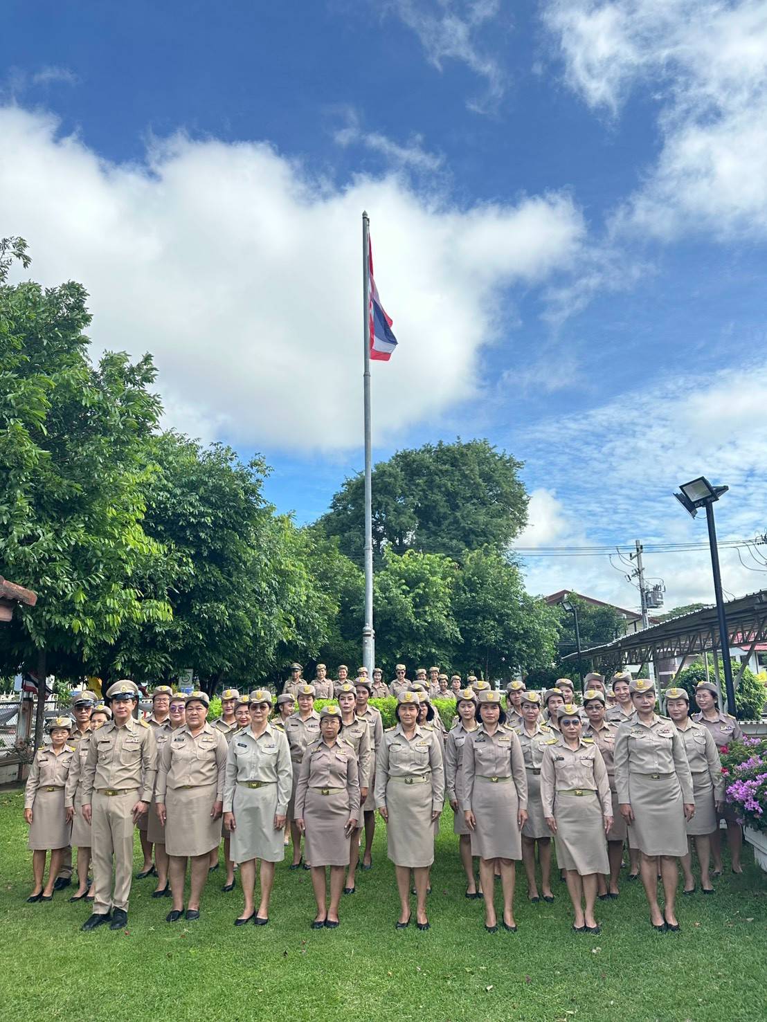 สำนักงานสรรพากรพื้นที่ศรีสะเกษ จัดกิจกรรมเคารพธงชาติและร้องเพลงชาติไทย เนื่องในวันพระราชทานธงชาติไทย (Thai National Flag Day) ประจำปี 2569