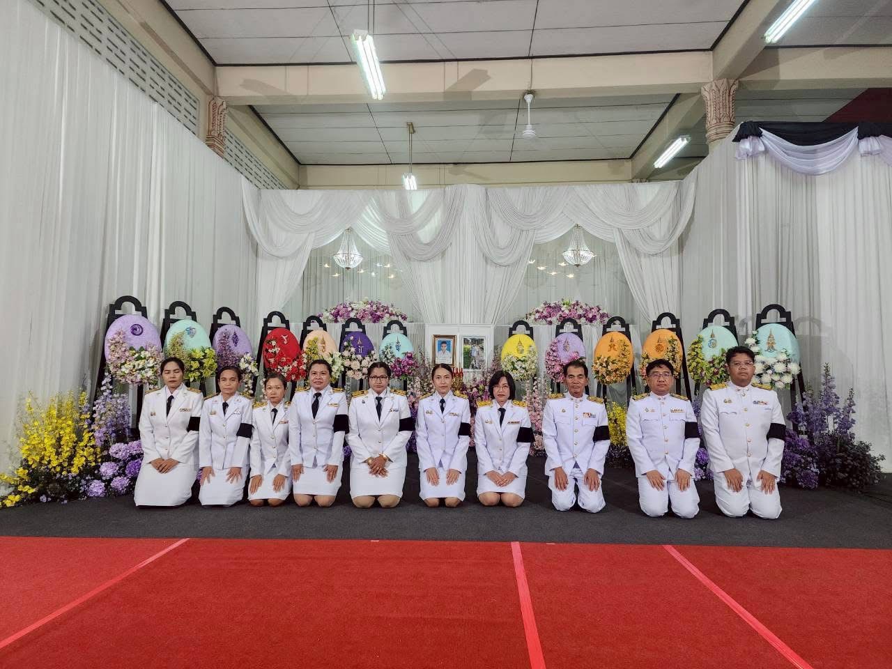 วันที่ 14 สิงหาคม 2568 เวลา 19.00 น.  นางสาวชนาพร วงษ์พรหม สรรพากรพื้นที่สุรินทร์ นำคณะข้าราชการและลูกจ้างสำนักงานสรรพากรพื้นที่สุรินทร์ ร่วมพิธีสวดพระอภิธรรมศพ ในการจัดงานพิธีพระราชทานเพลิงศพผู้เสียชีวิตจากเหตุการณ์ปะทะบริเวณแนวชายแดนไทย-กัมพูชา ในพื้นที่จังหวัดสุรินทร์ ในระหว่างวันที่ 14-15 สิงหาคม 2568  ซึ่งจะมีพิธีบำเพ็ญกุศลพระราชทานในการออกเมรุ ในวันที่ 16 สิงหาคม 2568  ในการนี้ สำนักงานสรรพากรพื้นที่สุรินทร์ได้สนับสนุนจัดทำโรงทานผลไม้ในงานพิธีฯ ดังกล่าวด้วย  ณ วัดประทุมเมฆ ตำบลในเมือง อำเภอเมืองสุรินทร์ จังหวัดสุรินทร์