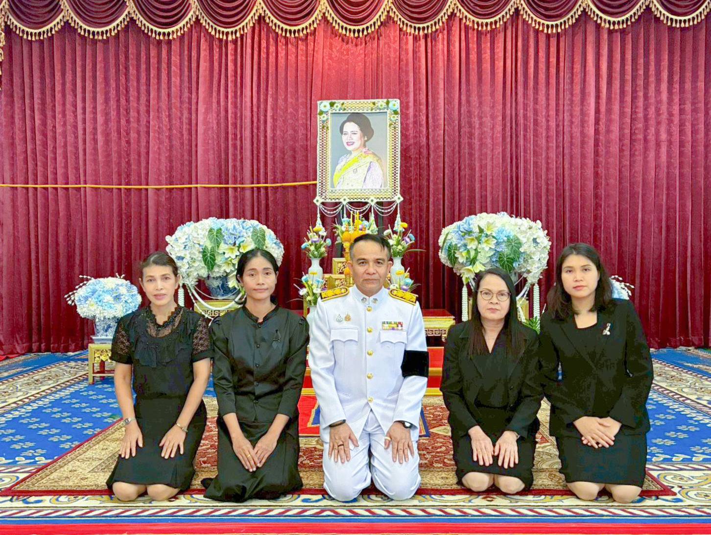 วันที่ 30 ตุลาคม 2568 เวลา 17.00 น. สำนักงานสรรพากรพื้นที่สุรินทร์โดย นายสำเร็จ ภูพลผัน นักวิชาการสรรพากรชำนาญการพิเศษ นำคณะข้าราชการและลูกจ้างสำนักงานสรรพากรพื้นที่สุรินทร์ ร่วมพิธีบำเพ็ญกุศลสัตตมวาร 7 วัน  เพื่ออุทิศถวายเป็นพระราชกุศล สมเด็จพระนางเจ้าสิริกิติ์ พระบรมราชินีนาถ พระบรมราชชนนีพันปีหลวง  ณ วัดศาลาลอยพระอารามหลวง ตำบลในเมือง อำเภอเมืองสุรินทร์ จังหวัดสุรินทร์