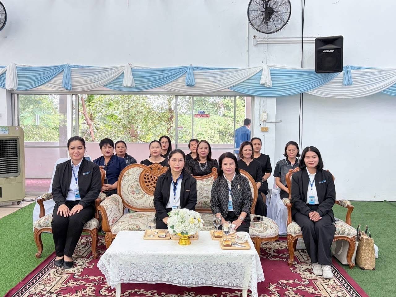 วันที่ 22 สิงหาคม 2569 นางเปรมฤดี อุ่นจิตต สรรพากรพื้นที่สุรินทร์ มอบหมายให้ นางกัญญา ชาวบัวขาว นักวิชาการสรรพากรชำนาญการพิเศษ และนางวรรณา เมืองสุข นักตรวจสอบภาษีชำนาญการพิเศษ พร้อมด้วยข้าราชการในสังกัด ร่วมเป็นวิทยากรใน โครงการอบรมส่งเสริมจรรยาบรรณวิชาชีพ จัดโดยชมรมวิชาชีพการบัญชี วิทยาลัยอาชีวศึกษาสุรินทร์ ณ หอประชุมสุรินทร์วัฒนา วิทยาลัยอาชีวศึกษาสุรินทร์ อำเภอเมืองสุรินทร์ จังหวัดสุรินทร์ 