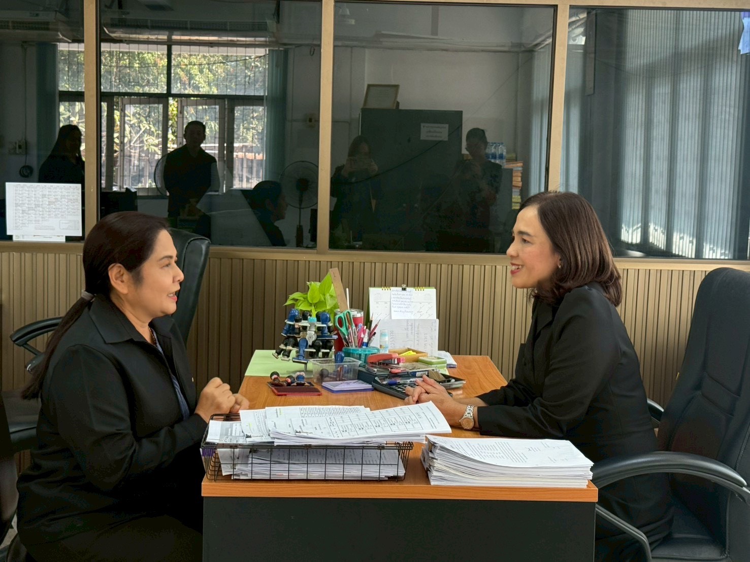 วันที่ 29 มกราคม 2569 นางเปรมฤดี อุ่นจิตต สรรพากรพื้นที่สุรินทร์ ออกตรวจเยี่ยมเพื่อมอบนโยบายในการปฏิบัติราชการปีงบประมาณ 2569  และให้กำลังใจแก่เจ้าหน้าที่ผู้ปฏิบัติงาน ณ สำนักงานสรรพากรพื้นที่สาขาสำโรงทาบ  และสำนักงานสรรพากรพื้นที่สาขาศีขรภูมิ