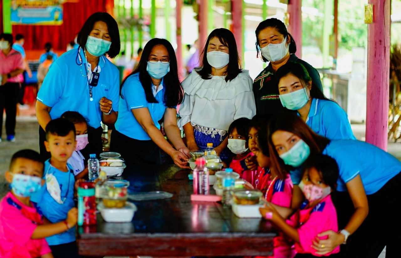 โครงการอาหารกลางวัน โรงเรียนโพนทองพิทยา  เนื่องในโอกาสมหามงคลเฉลิมพระชนมพรรษา 90 พรรษา 12 สิงหาคม 2565 เฉลิมพระเกียรติสมเด็จพระนางเจ้าสิริกิติ์ พระบรมราชินีนาถ พระบรมราชชนนีพันปีหลวง 