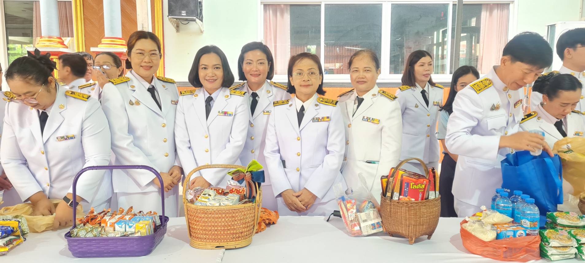 พิธีเจริญพระพุทธมนต์ และทำบุญตักบาตร เพื่อเฉลิมพระเกียรติสมเด็จพระเจ้าลูกยาเธอ เจ้าฟ้าธีปังกรรัศมีโชติ มหาวชิโรตตมางกูร สิริวิบูลย ราชกุมาร