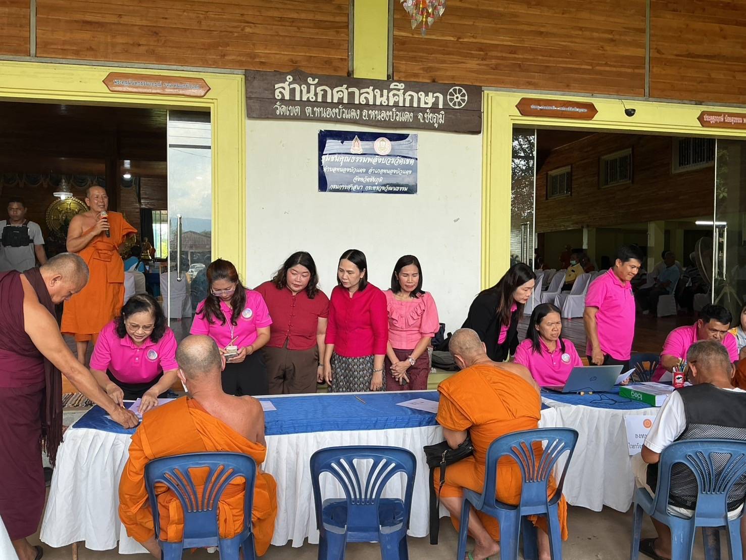 ประชาสัมพันธ์และให้บริการสมัครใช้ระบบบริจาคอิเล็กทรอนิกส์ e-donation  ในการประชุมคณะสงฆ์อำเภอหนองบัวแดง  ณ วัดเขต  