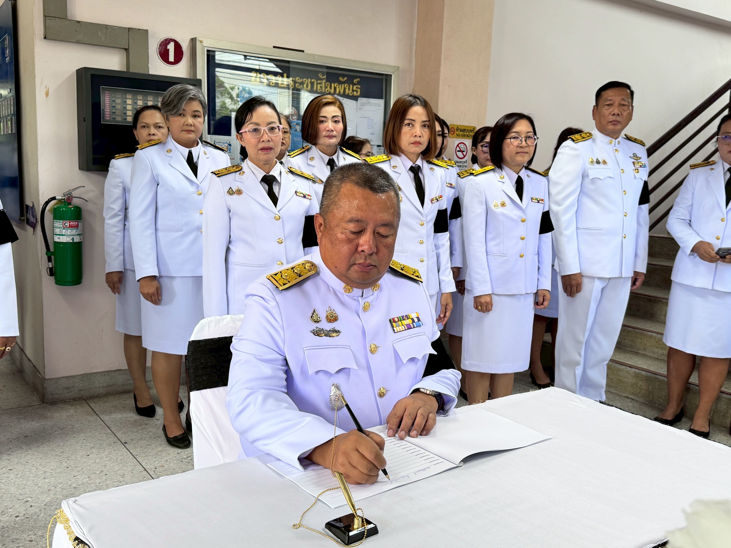 พิธีลงนามถวายความอาลัยแด่ สมเด็จพระนางเจ้าสิริกิติ์ พระบรมราชินีนาถ พระบรมราชชนนีพันปีหลวง 