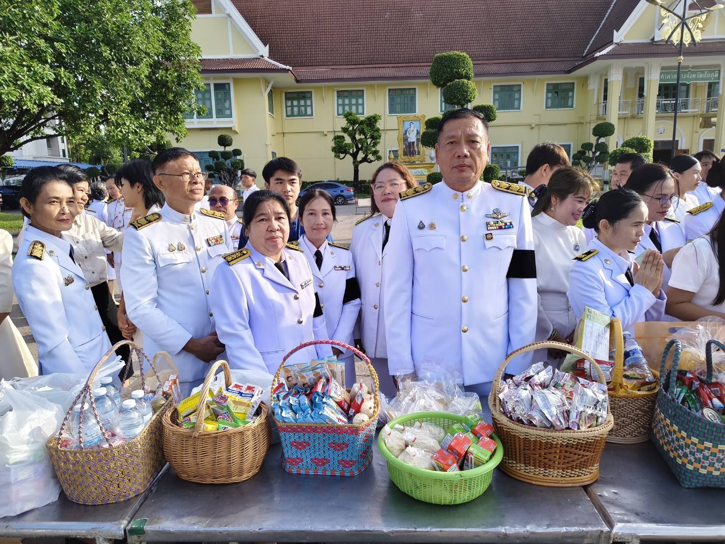 สำนักงานสรรพากรพื้นที่ชัยภูมิ เข้าร่วมพิธีเจริญพระพุทธมนต์และทำบุญตักบาตรถวายพระราชกุศล เนื่องในโอกาสพระราชพิธีมหามงคลเฉลิมพระชนมพรรษา 4 รอบ สมเด็จพระนางเจ้าฯ พระบรมราชินี 3 มิถุนายน 2569 ณ บริเวณหน้าศาลากลางจังหวัดชัยภูมิ