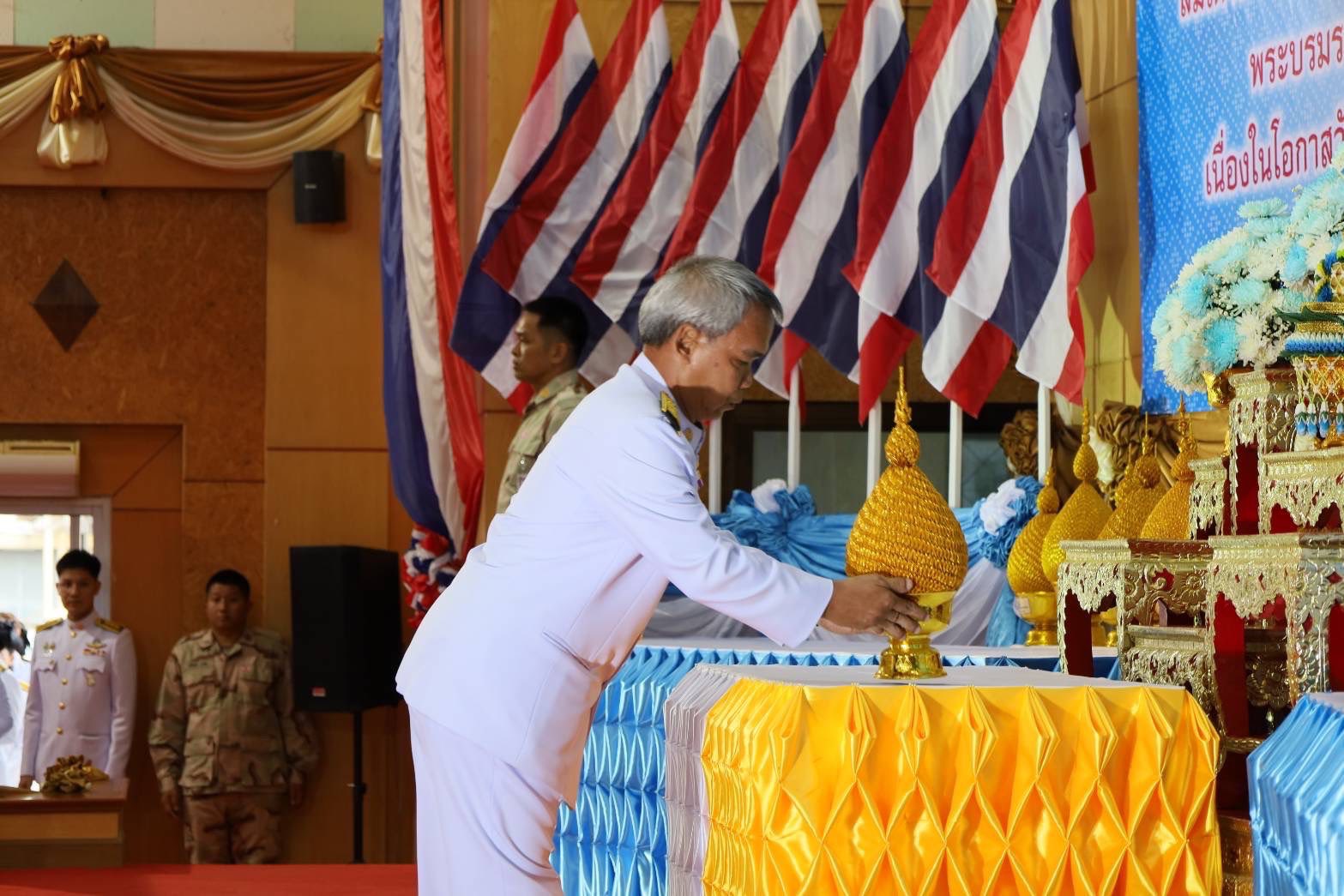 วันอังคารที่ 12 สิงหาคม 2568 สรรพากรพื้นที่ยโสธร เข้าร่วมพิธีถวายเครื่องสักการะและวางพานพุ่ม และพิธีจุดเทียนถวายพระพรชัยมงคล สมเด็จพระนางเจ้าสิริกิติ์ พระบรมราชินีนาถ พระบรมราชชนนีพันปีหลวง
