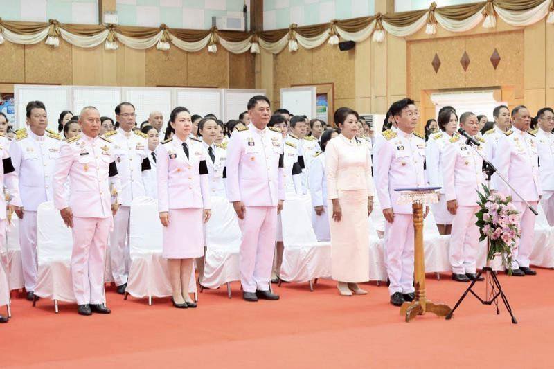 สรรพากรพื้นที่ยโสธร เข้าร่วมพิธีวางพวงมาลาถวายราชสักการะและกล่าวน้อมรำลึกในพระมหากรุณาธิคุณ เนื่องในโอกาสวันคล้ายวันสวรรคตครบ 100 ปี พระบาทสมเด็จพระมงกุฎเกล้าเจ้าอยู่หัว