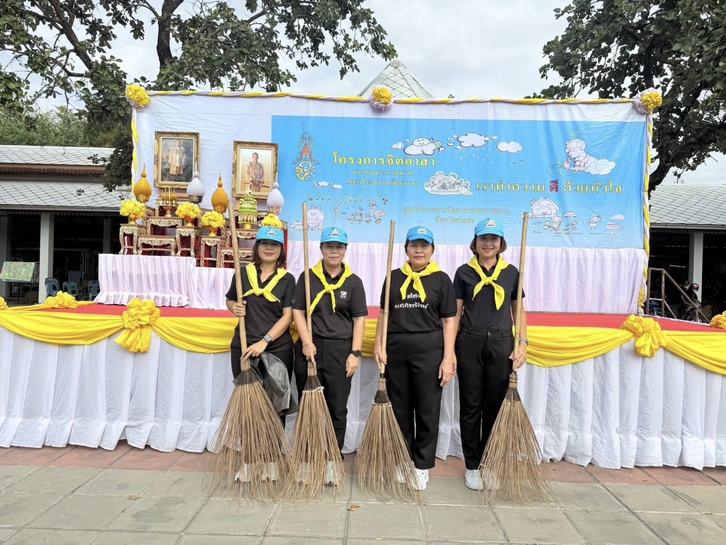 วันศุกร์ที่ 5 ธันวาคม 2568 นายธนา เลียววิจักขณ์ สรรพากรพื้นที่ยโสธร มอบหมายให้ นางบุญเลียม บุญเจริญ นักตรวจสอบภาษีชำนาญการพิเศษ พร้อมด้วยเจ้าหน้าที่ในสังกัดสำนักงานสรรพากรพื้นที่ยโสธร เข้าร่วมกิจกรรมจิตอาสาพัฒนา เนื่องในวันคล้ายวันพระบรมราชสมภพ พระบาทสมเด็จพระบรมชนกาธิเบศร มหาภูมิพลอดุลยเดชมหาราช บรมนาถบพิตร