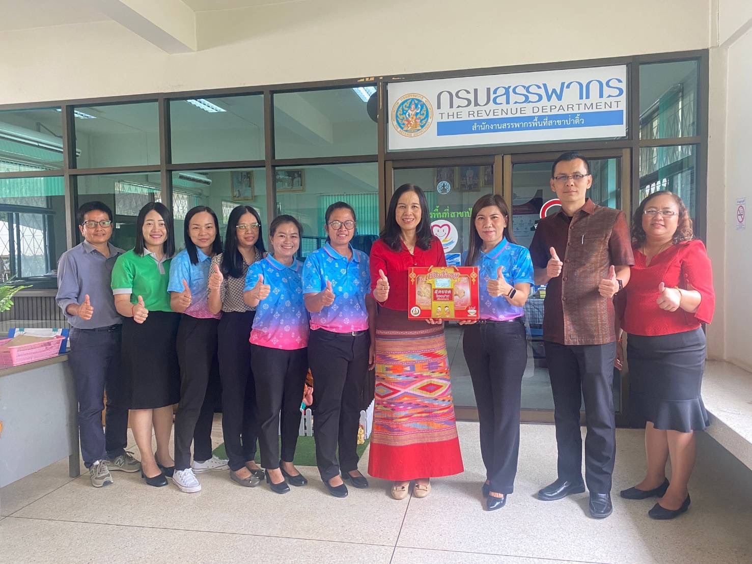 นางเปรมฤดี อุ่นจิตต สรรพากรพื้นที่ยโสธร เข้าตรวจเยี่ยม มอบนโยบาย และให้กำลังใจเจ้าหน้าที่ผู้ปฏิบัติงาน