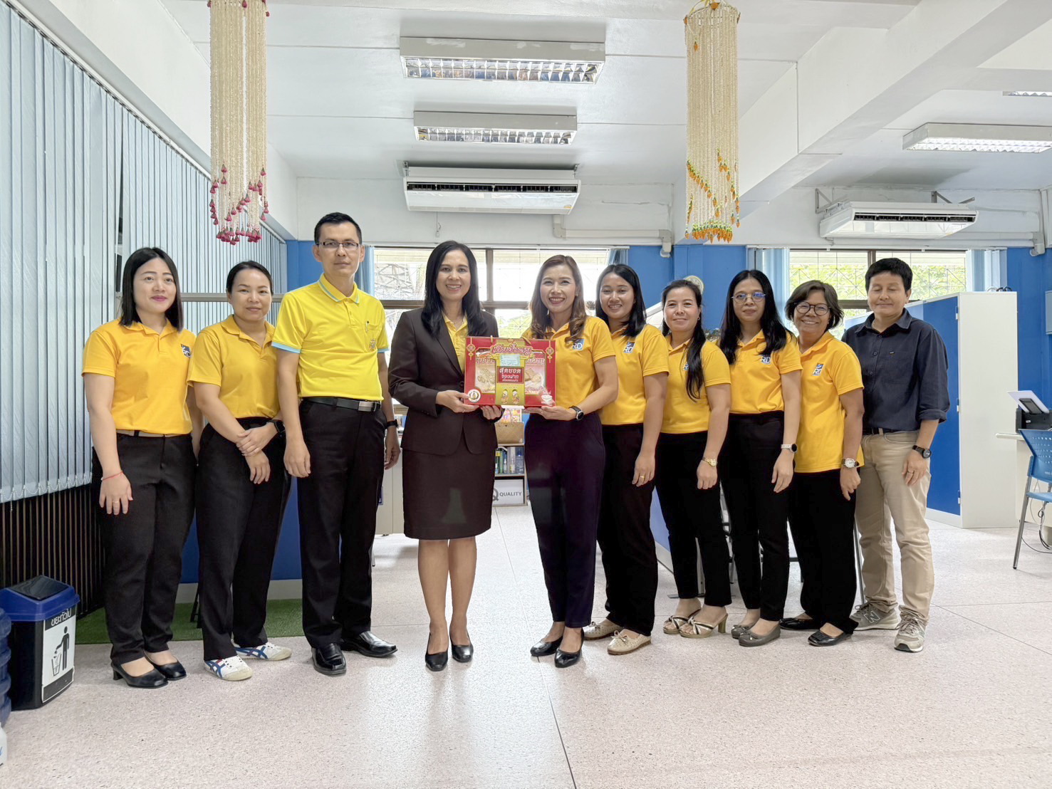 นางเปรมฤดี อุ่นจิตต สรรพากรพื้นที่ยโสธร เข้าตรวจเยี่ยม มอบนโยบายและให้กำลังใจเจ้าหน้าที่ผู้ปฏิบัติงาน