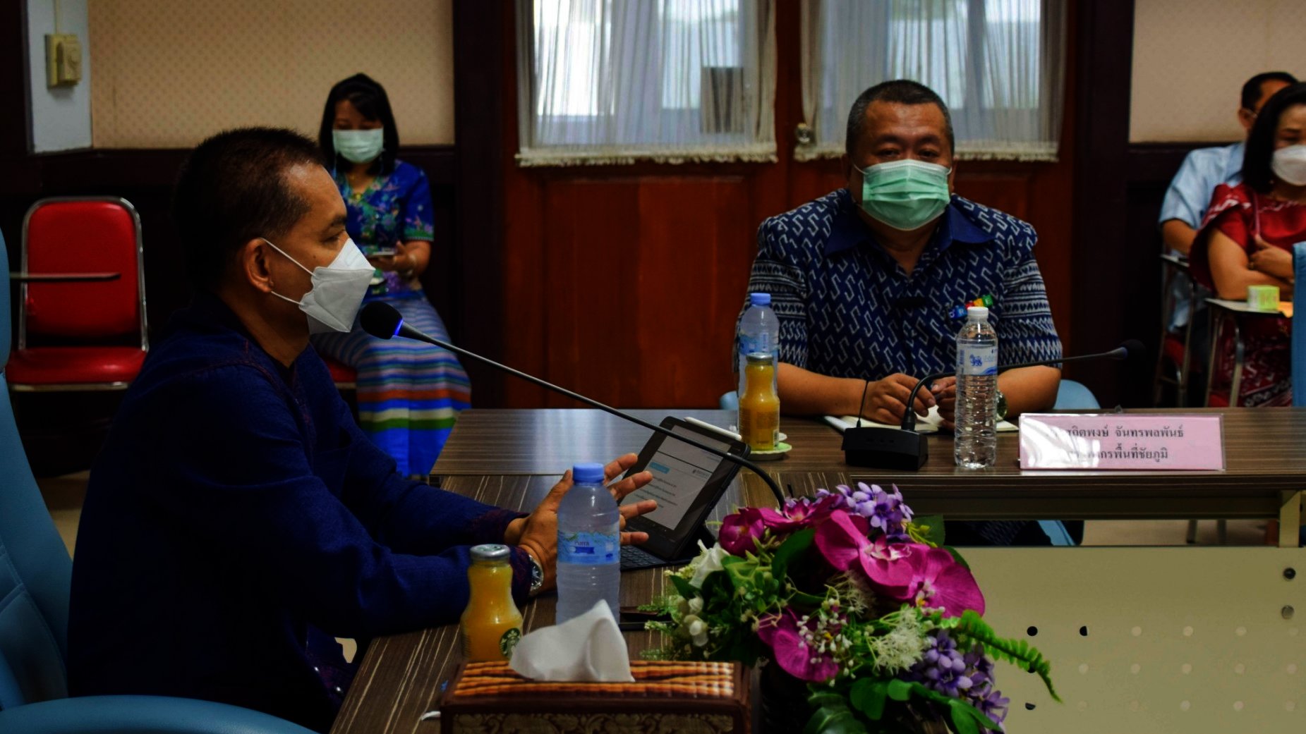 นายพิทยา สุราวุธ สรรพากรภาค 9 และคณะ ประชุมติดตามงานค้างและมอบนโยบายการปฏิบัติราชการ ปีงบประมาณ 2566 สำนักงานสรรพากรพื้นที่ชัยภูมิ