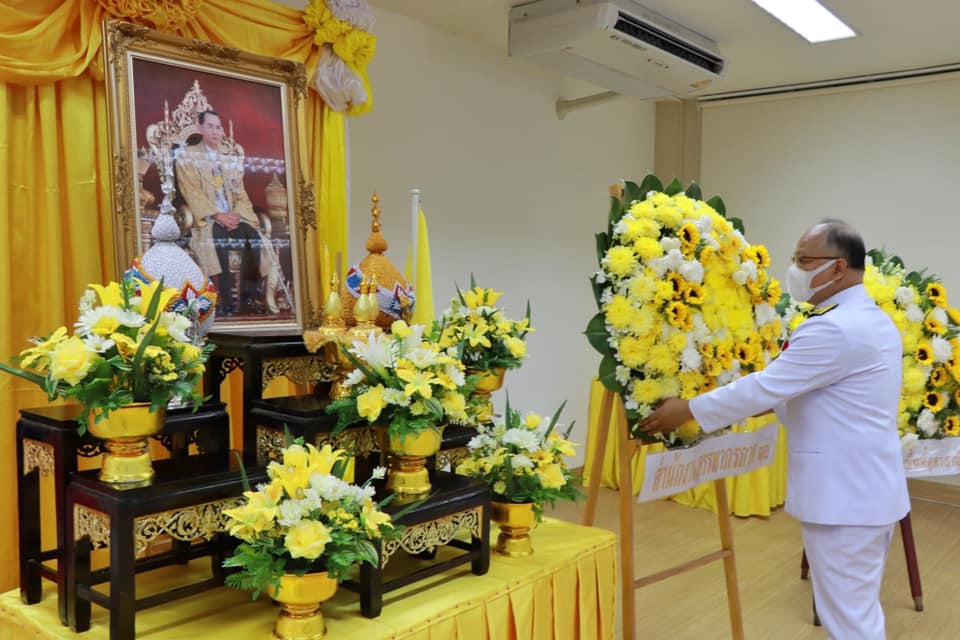สำนักงานสรรพากรภาค 10 ประกอบพิธีวางพวงมาลา เนื่องในวันคล้ายวันสวรรคต พระบาทสมเด็จพระบรมชนกาธิเบศร มหาภูมิพลอดุลยเดชมหาราช บรมนาถบพิตร 13 ตุลาคม 2564