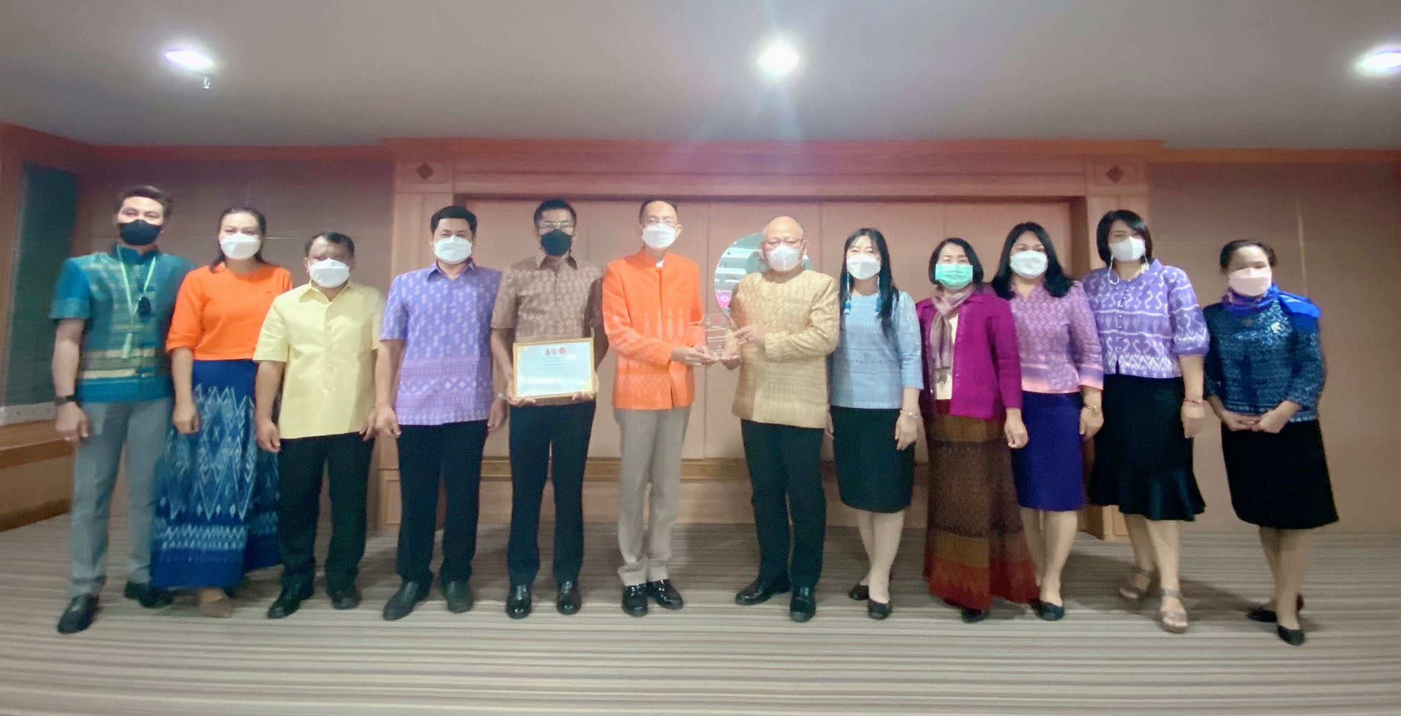 สำนักงานสรรพากรภาค ๑๐ รับโล่ยกย่องเชิดชูเกียรติ องค์กรคุณธรรมต้นแบบโดดเด่น จังหวัดอุดรธานี ปีงบประมาณ พ.ศ. ๒๕๖๔