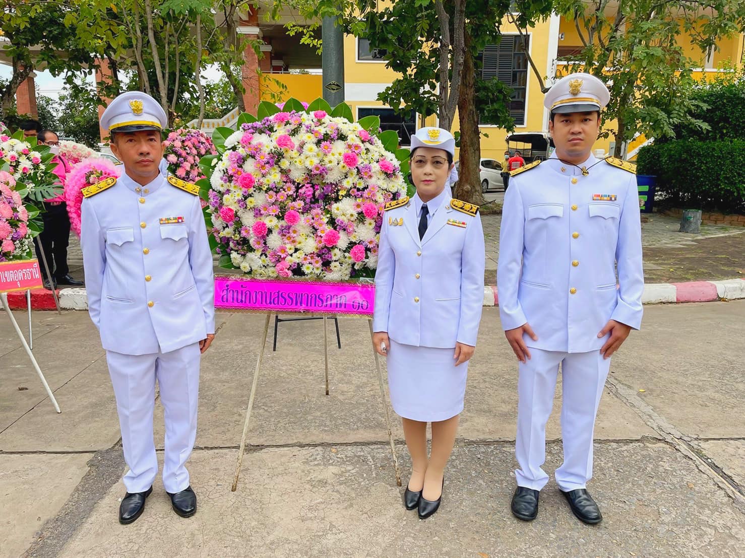 สำนักงานสรรพากรภาค 10 ร่วมพิธีวางพวงมาลาถวายราชสักการะ เนื่องในวันปิยมหาราช ปี 2565