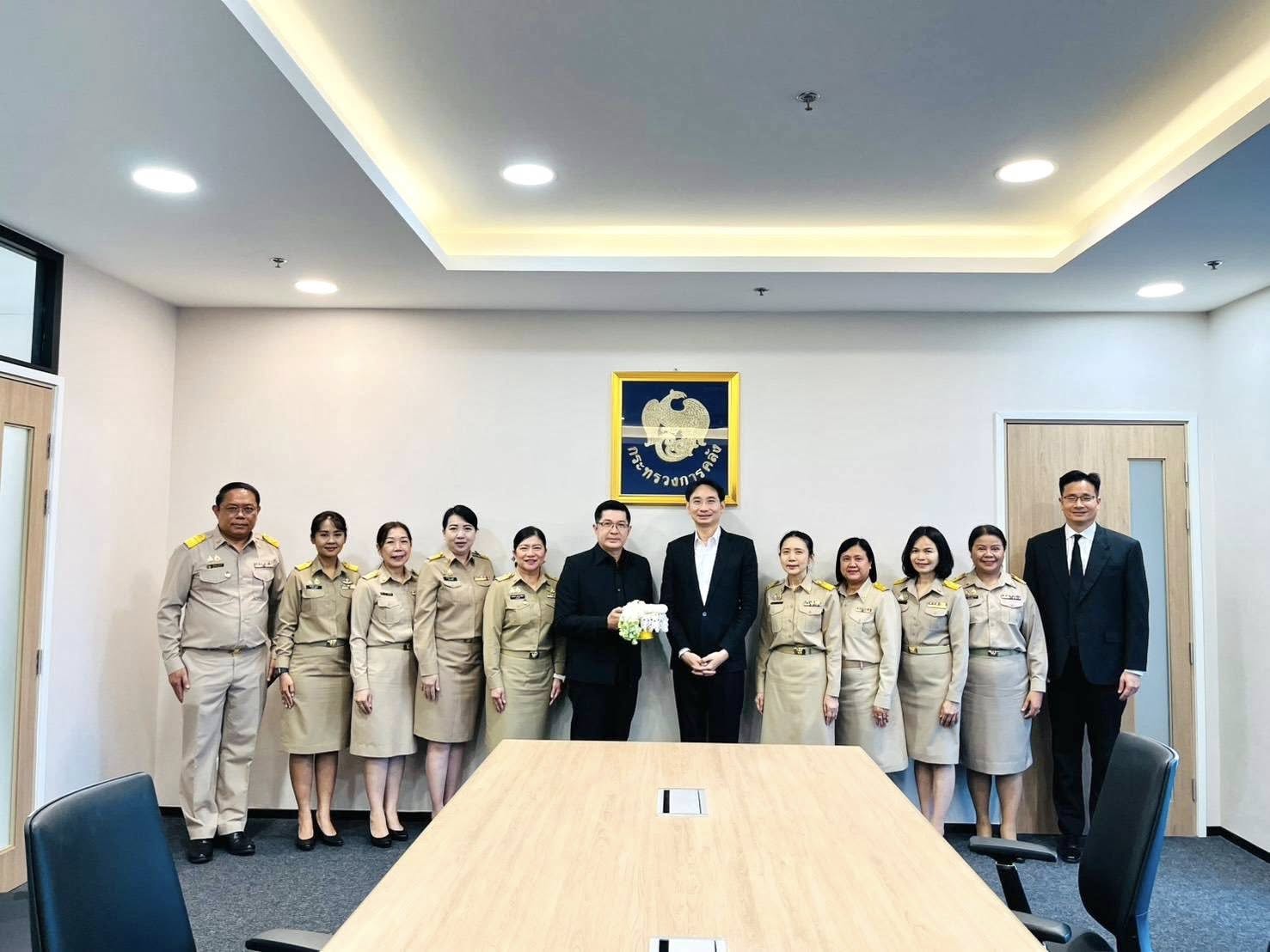 สำนักงานสรรพากรภาค 10 และหน่วยงานในสังกัด เข้าแสดงความยินดีกับ นายปิ่นสาย สุรัสวดี รองปลัดกระทรวงการคลัง