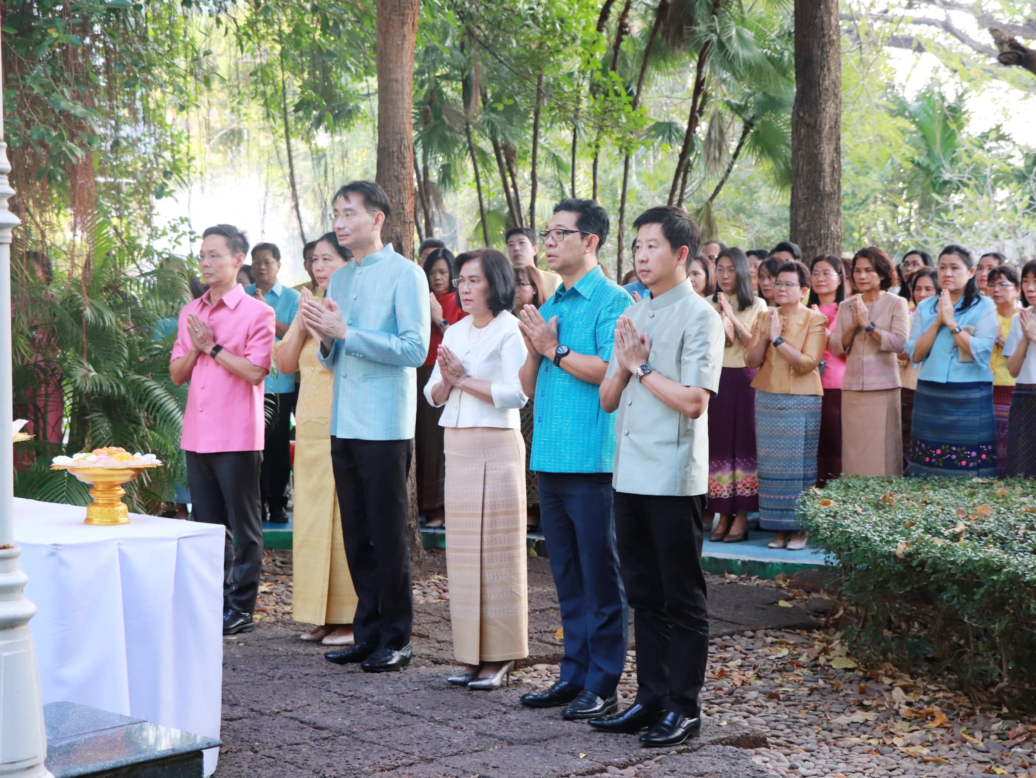 สำนักงานสรรพากรภาค 10 ร่วมพิธีทำบุญตักบาตร และสักการะสิ่งศักดิ์สิทธิ์ เนื่องในเทศกาลปีใหม่ 2568 กรมสรรพากร