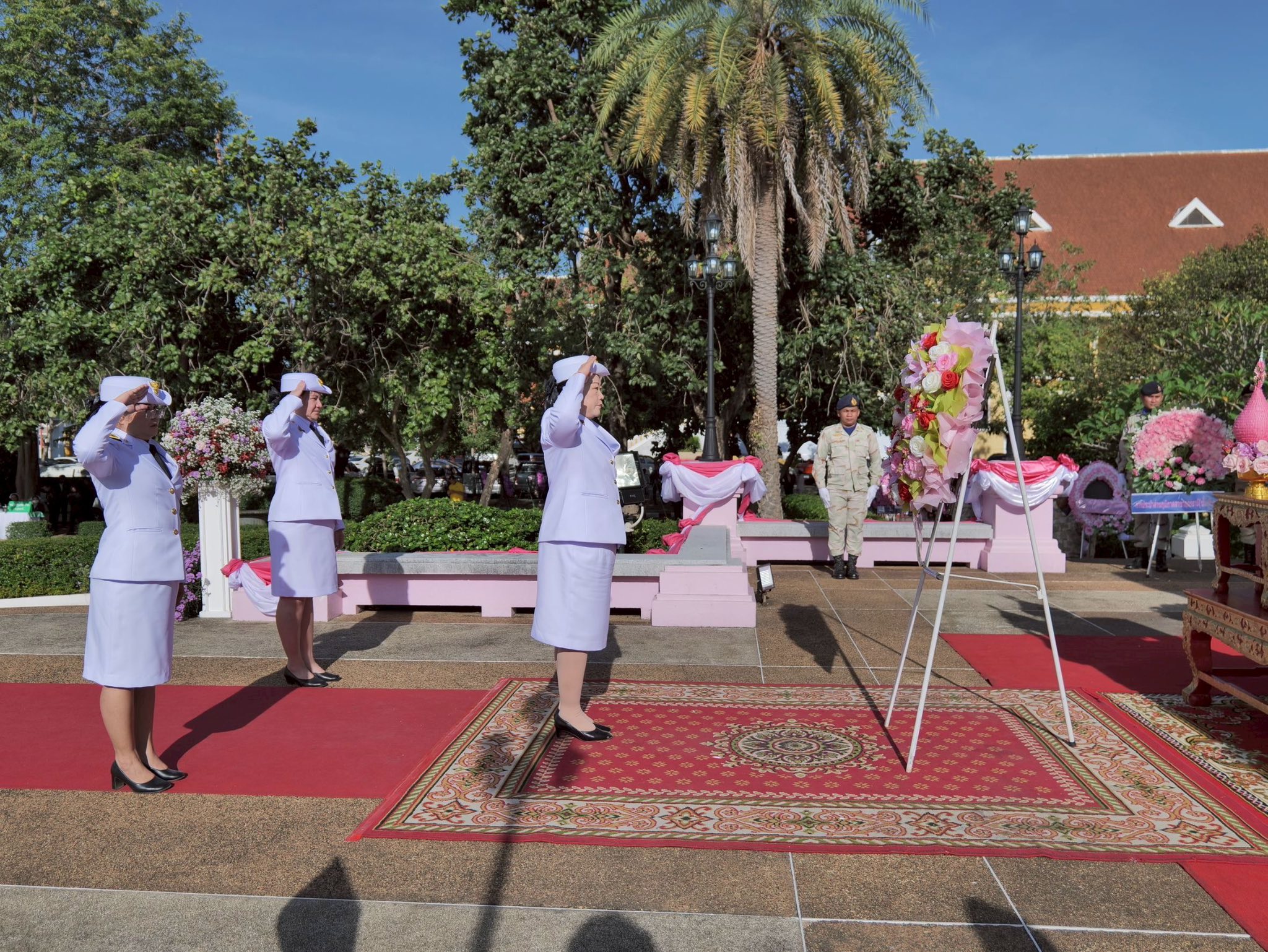 สำนักงานสรรพากรภาค 10 ร่วมวางพวงมาลา เนื่องใน 