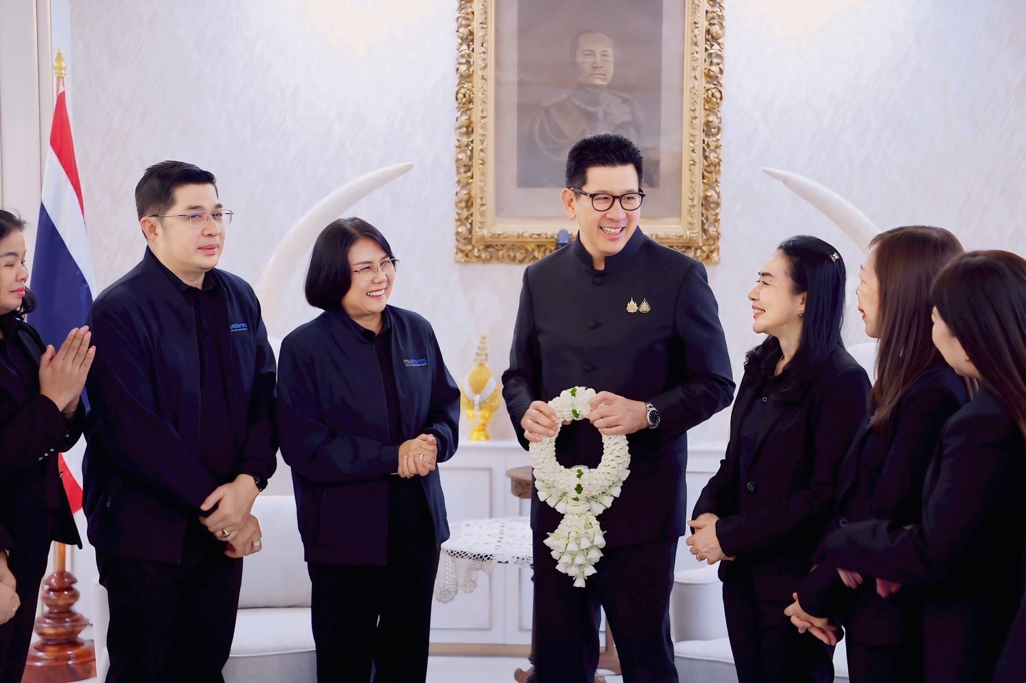 สำนักงานสรรพากรภาค 10 เข้าขอพรและสวัสดีปีใหม่ รองนายกรัฐมนตรีและ รัฐมนตรีว่าการกระทรวงการคลัง ปลัดกระทรวงการคลัง และรองปลัดกระทรวงการคลัง